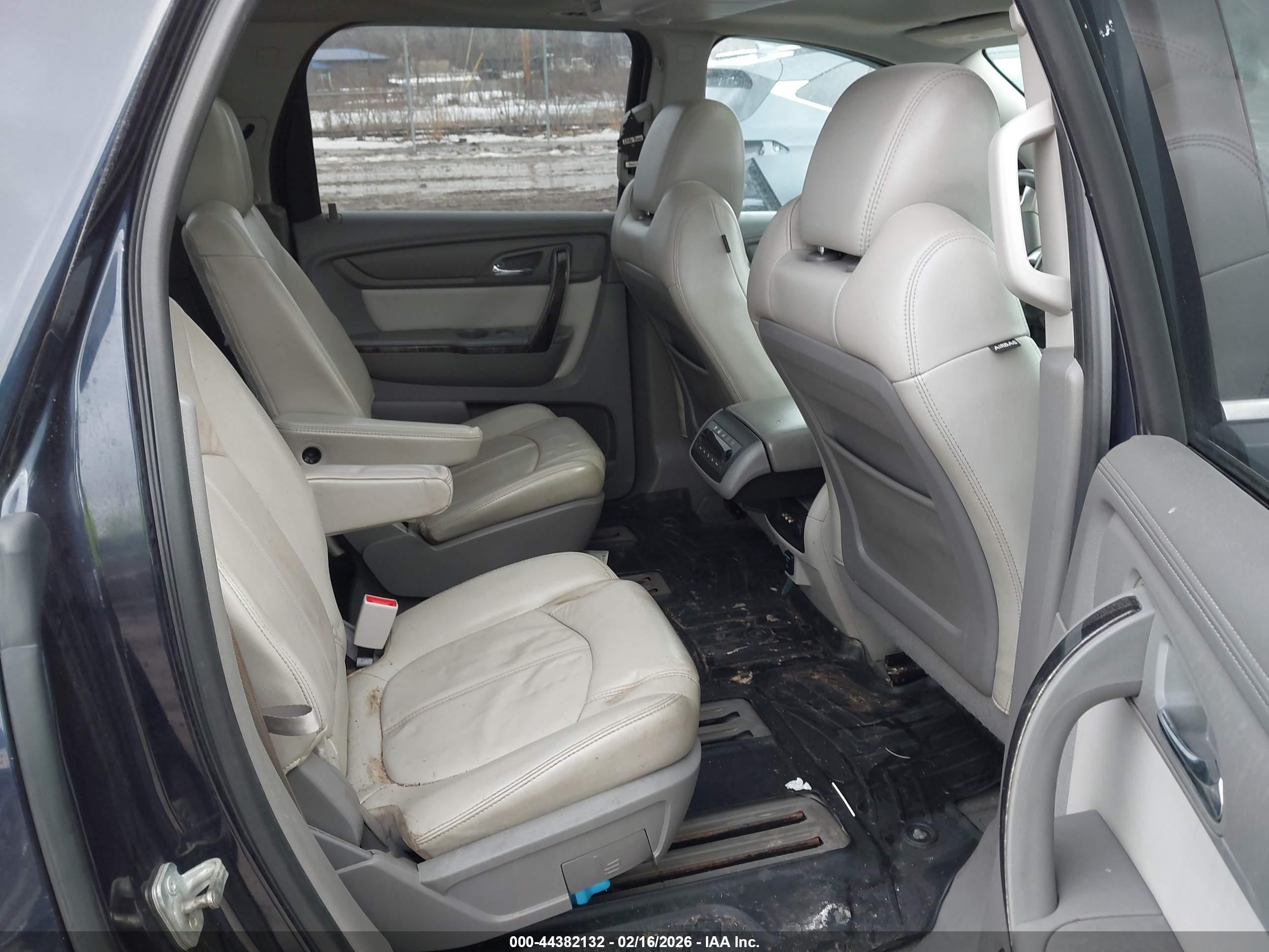 GMC ACADIA image 8