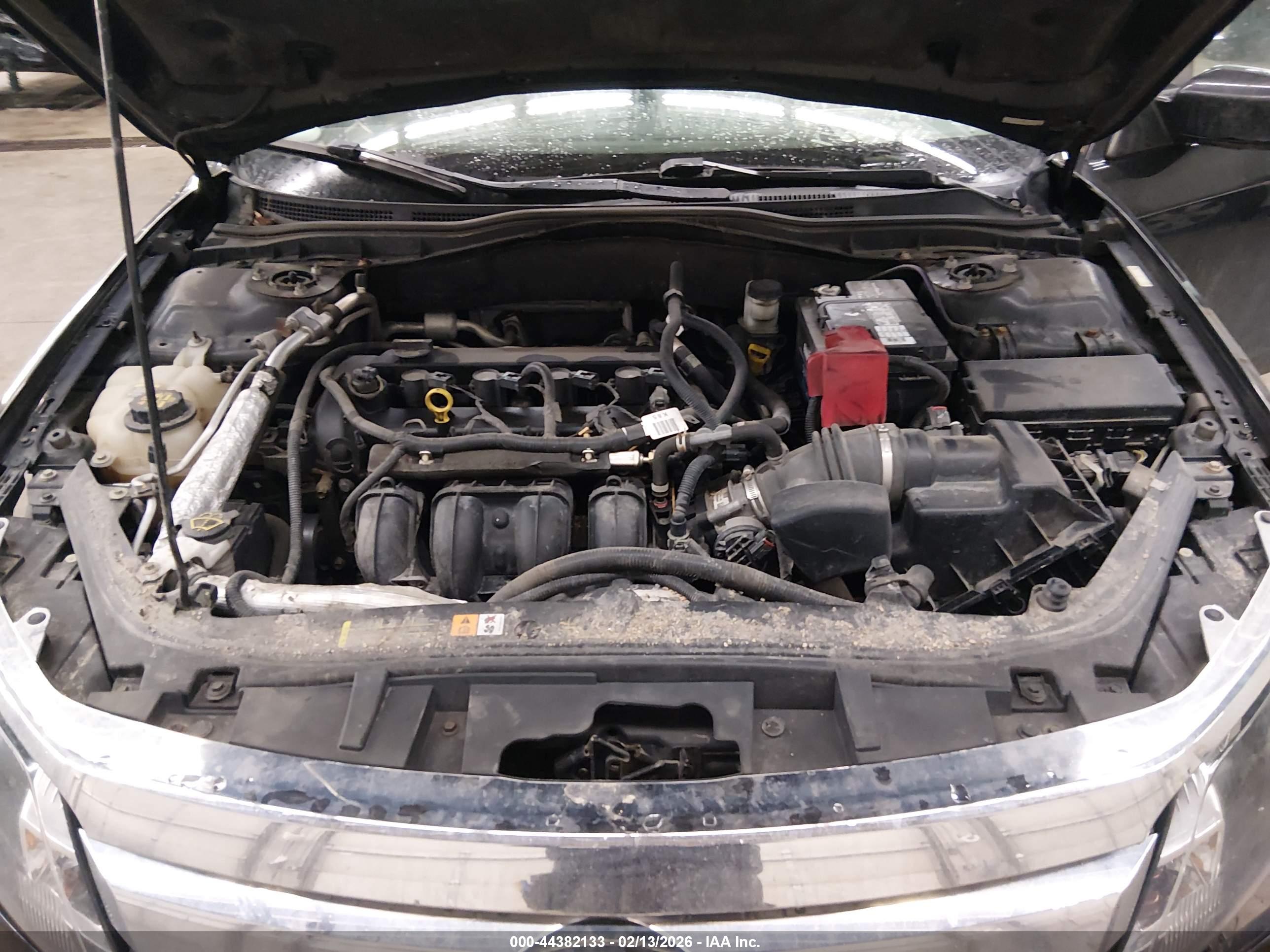 FORD FUSION image 10