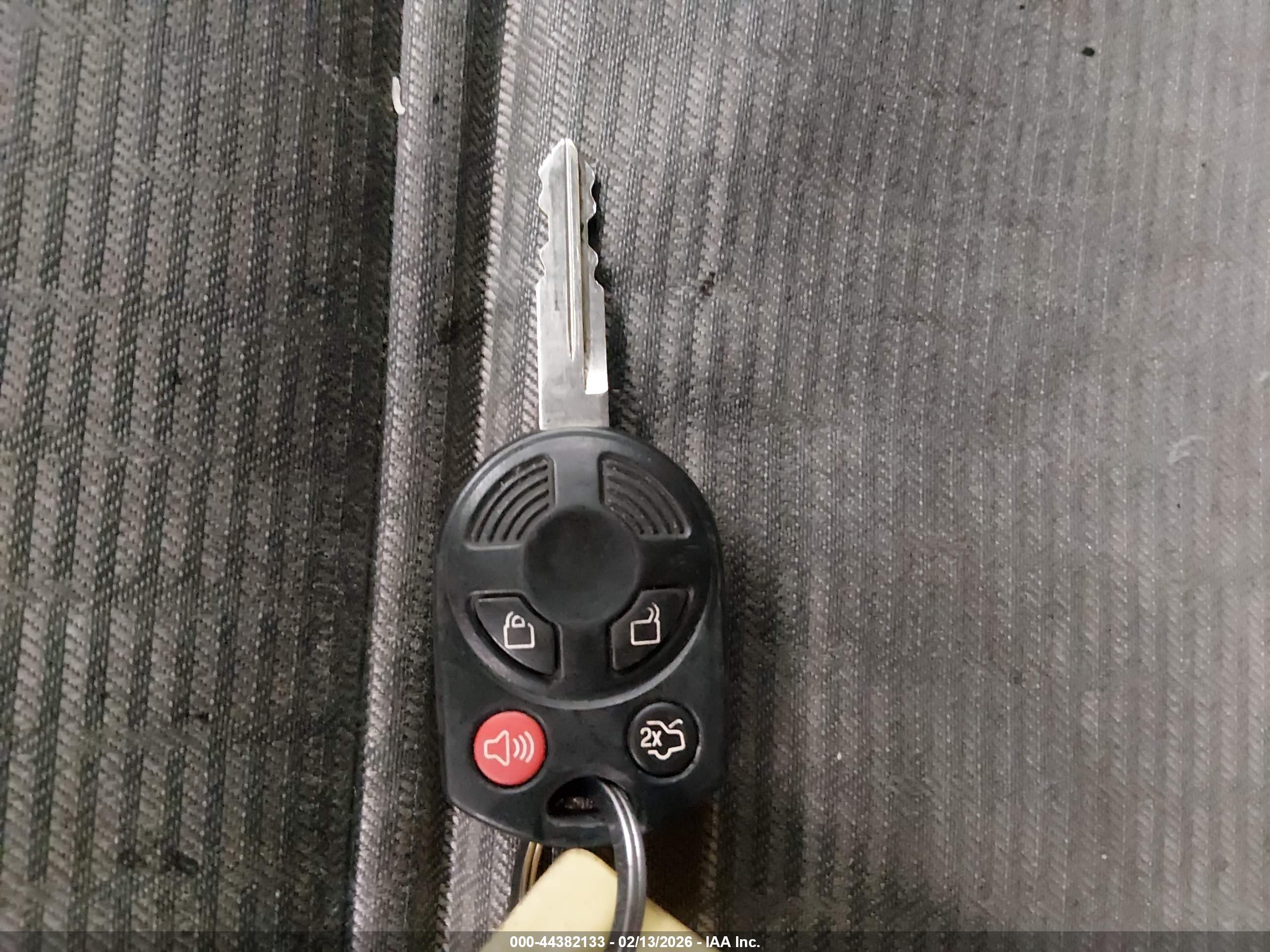 FORD FUSION image 11