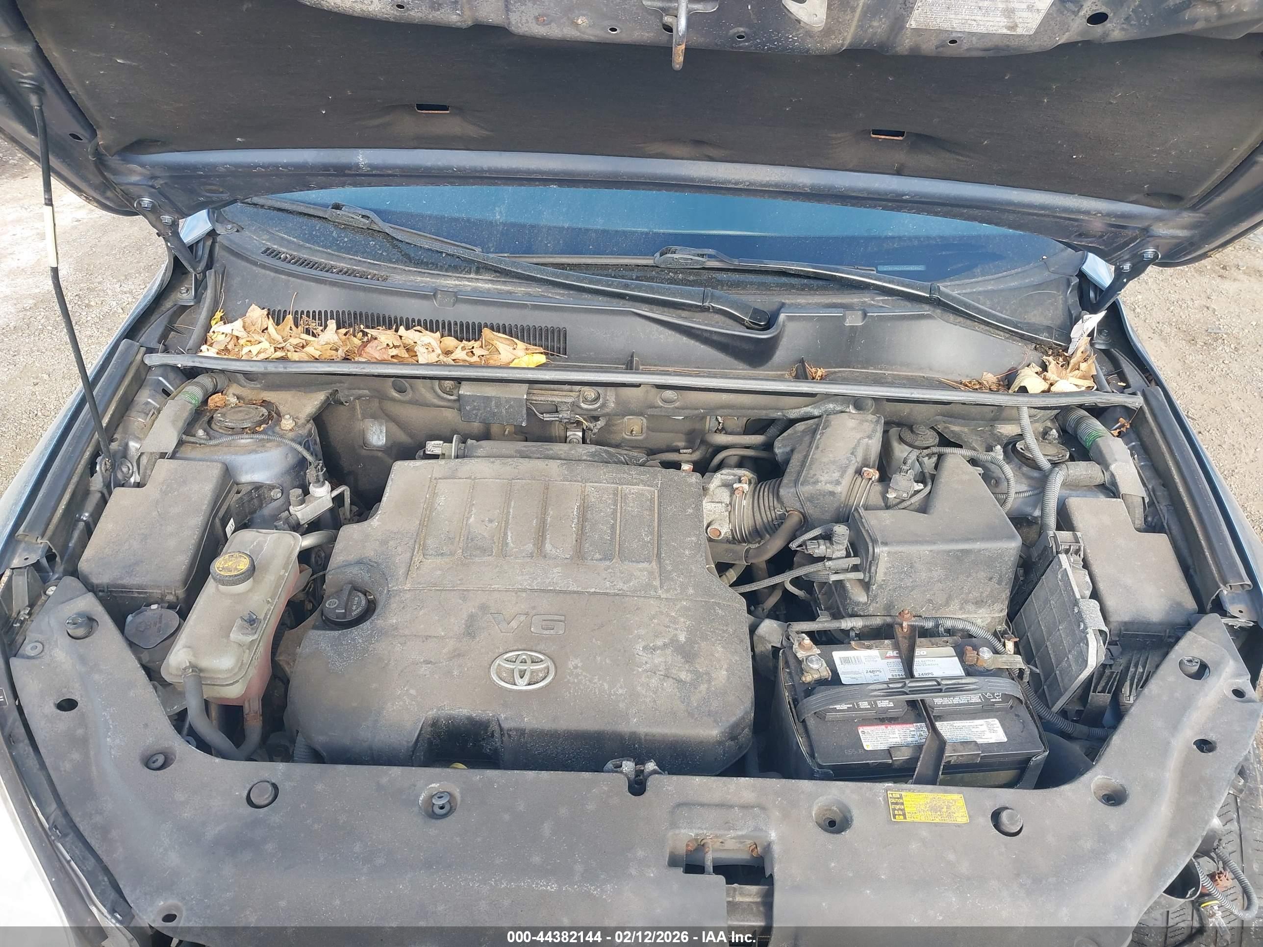 TOYOTA RAV4 image 10