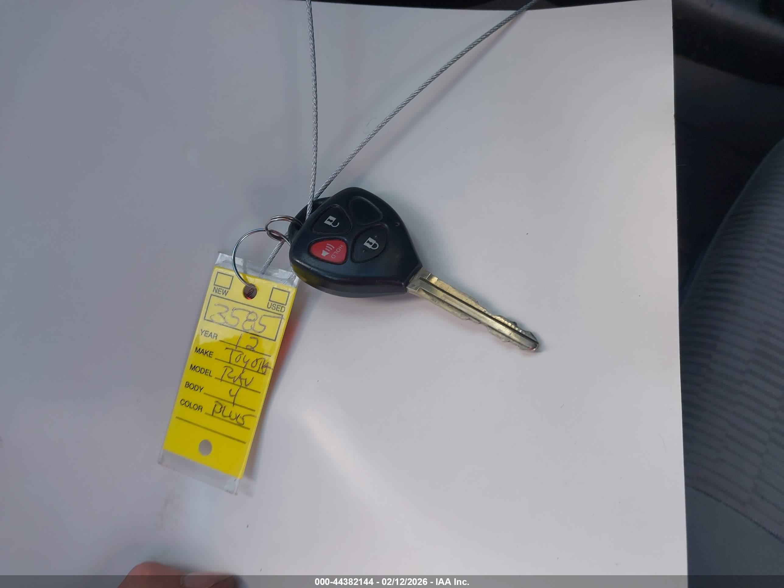 TOYOTA RAV4 image 11