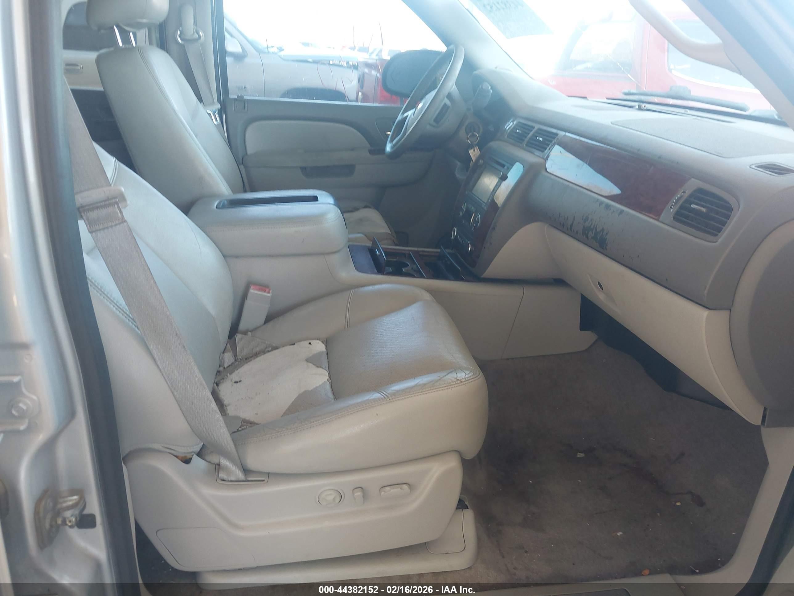 CHEVROLET TAHOE image 5