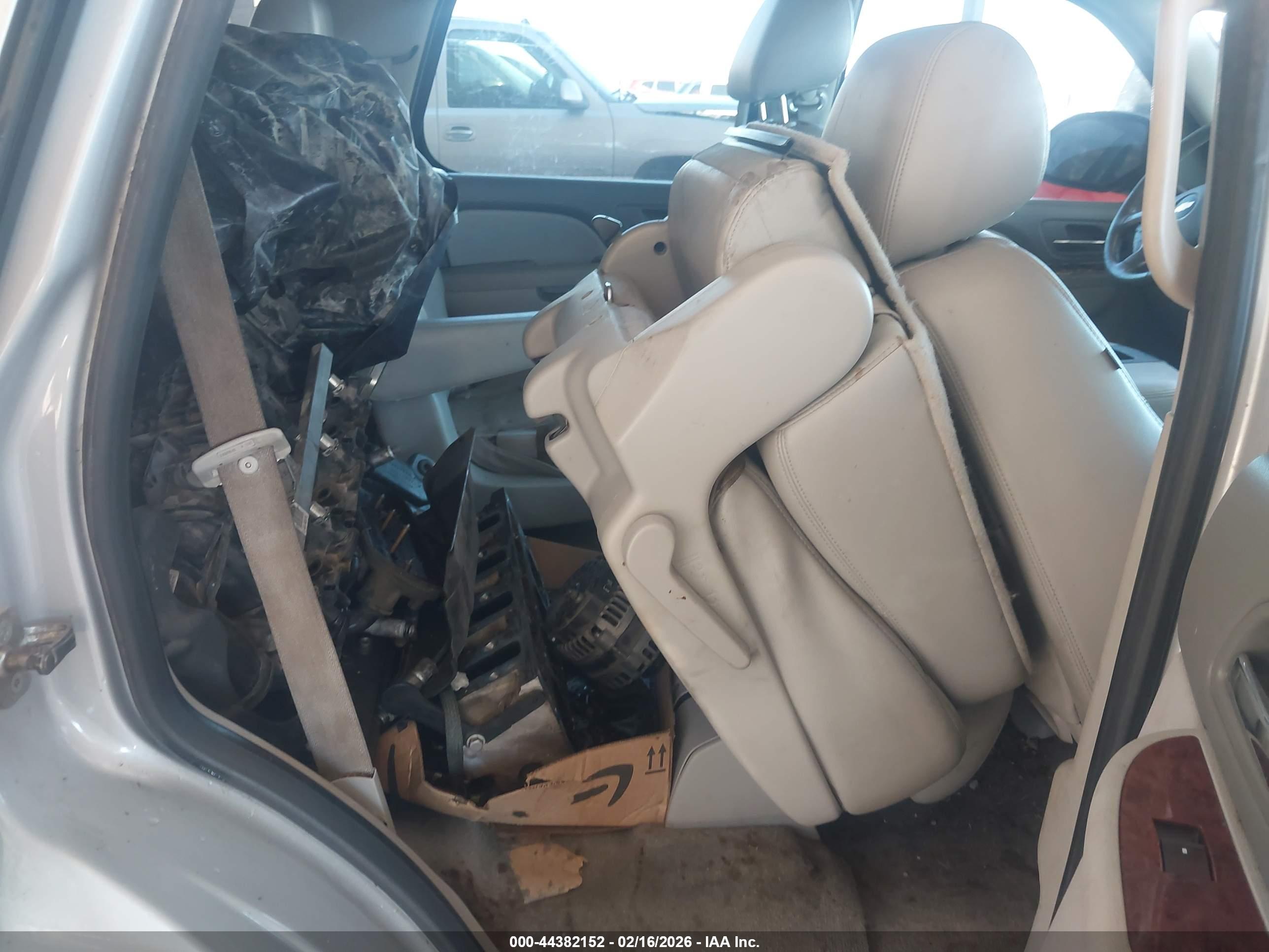 CHEVROLET TAHOE image 8