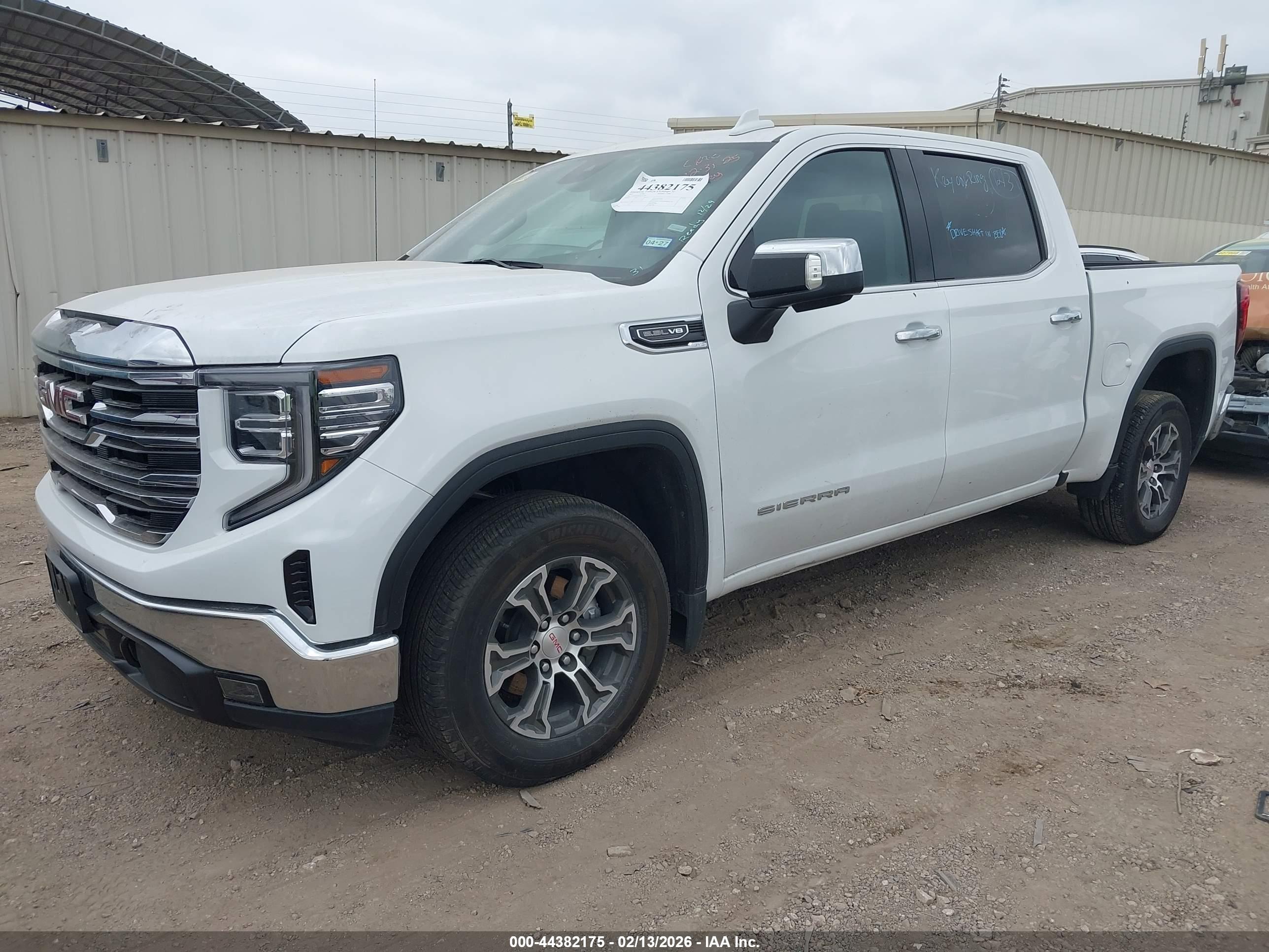 GMC SIERRA image 2