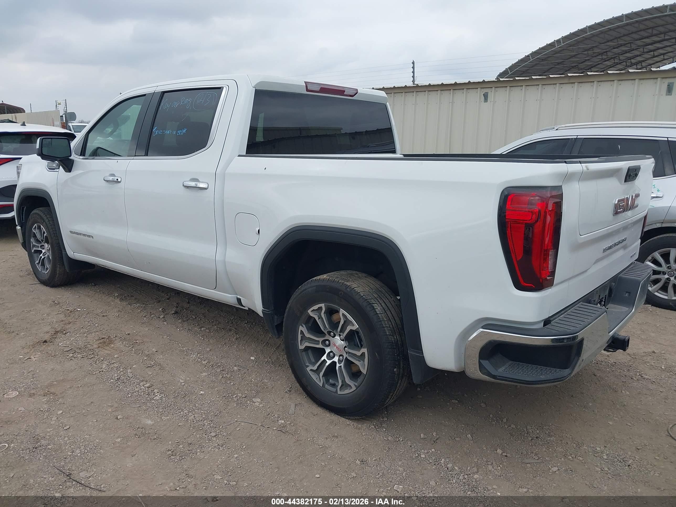 GMC SIERRA image 3