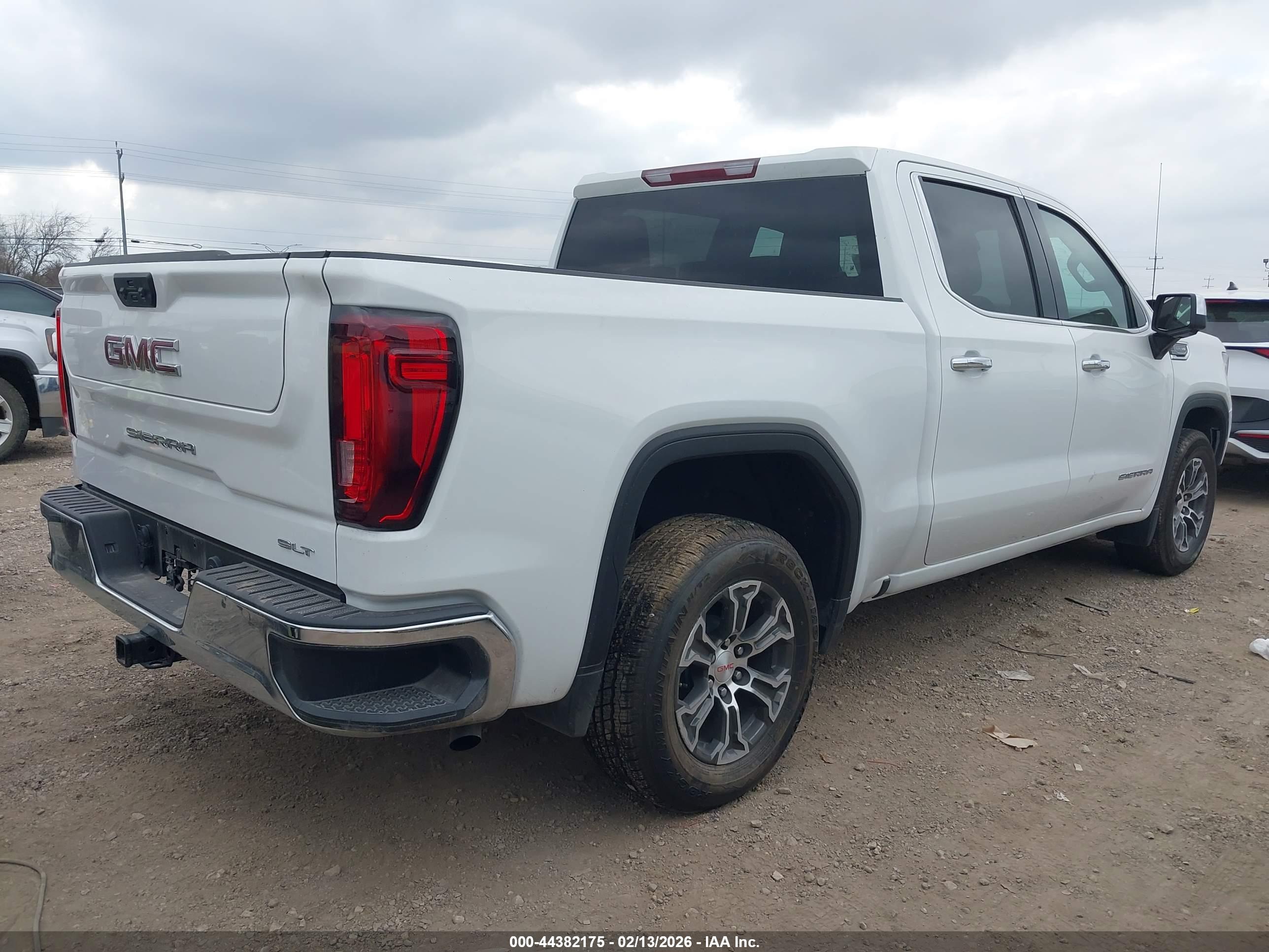 GMC SIERRA image 4