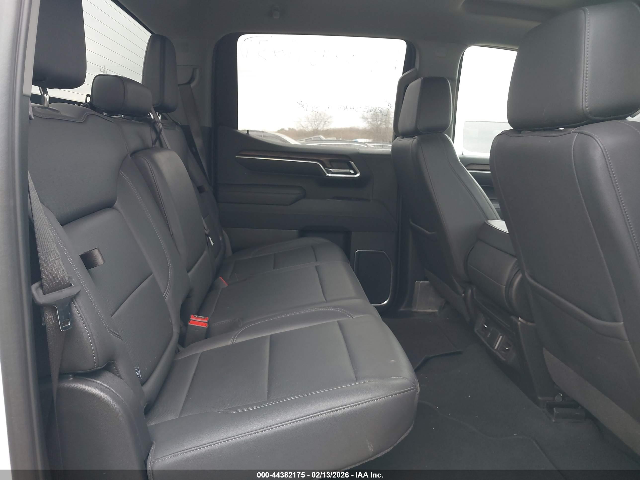 GMC SIERRA image 8
