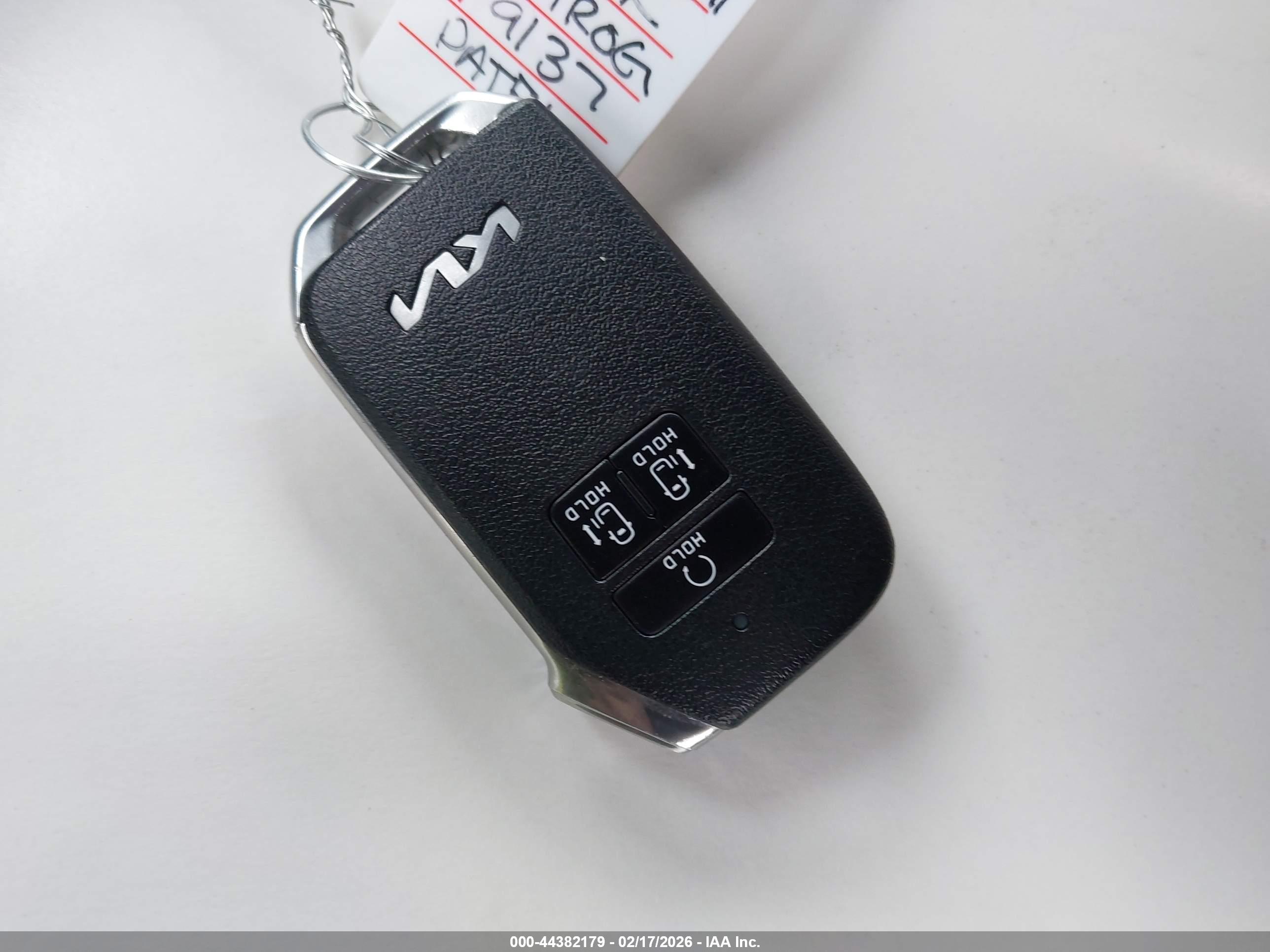 KIA CARNIVAL image 11