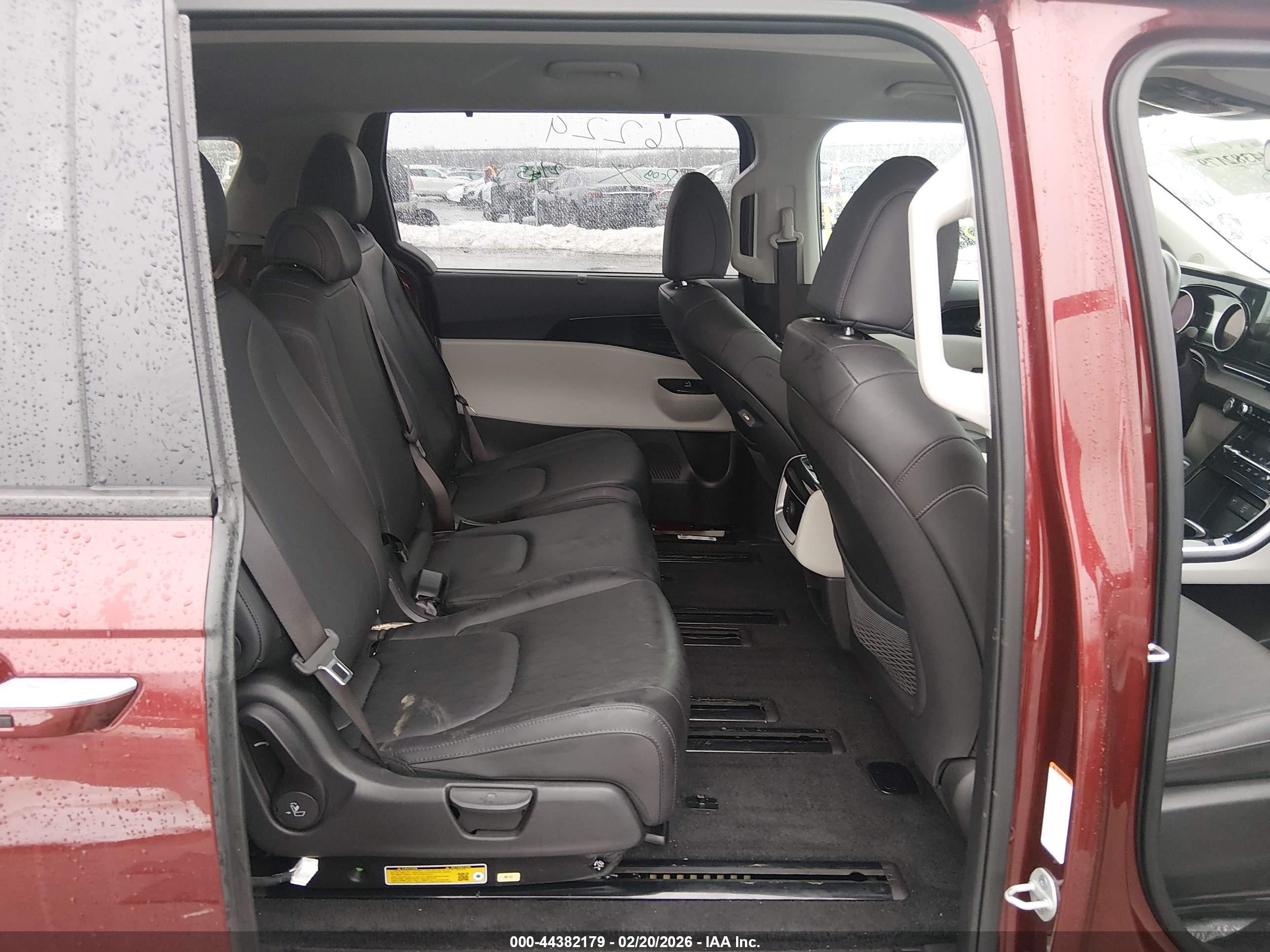 KIA CARNIVAL image 8