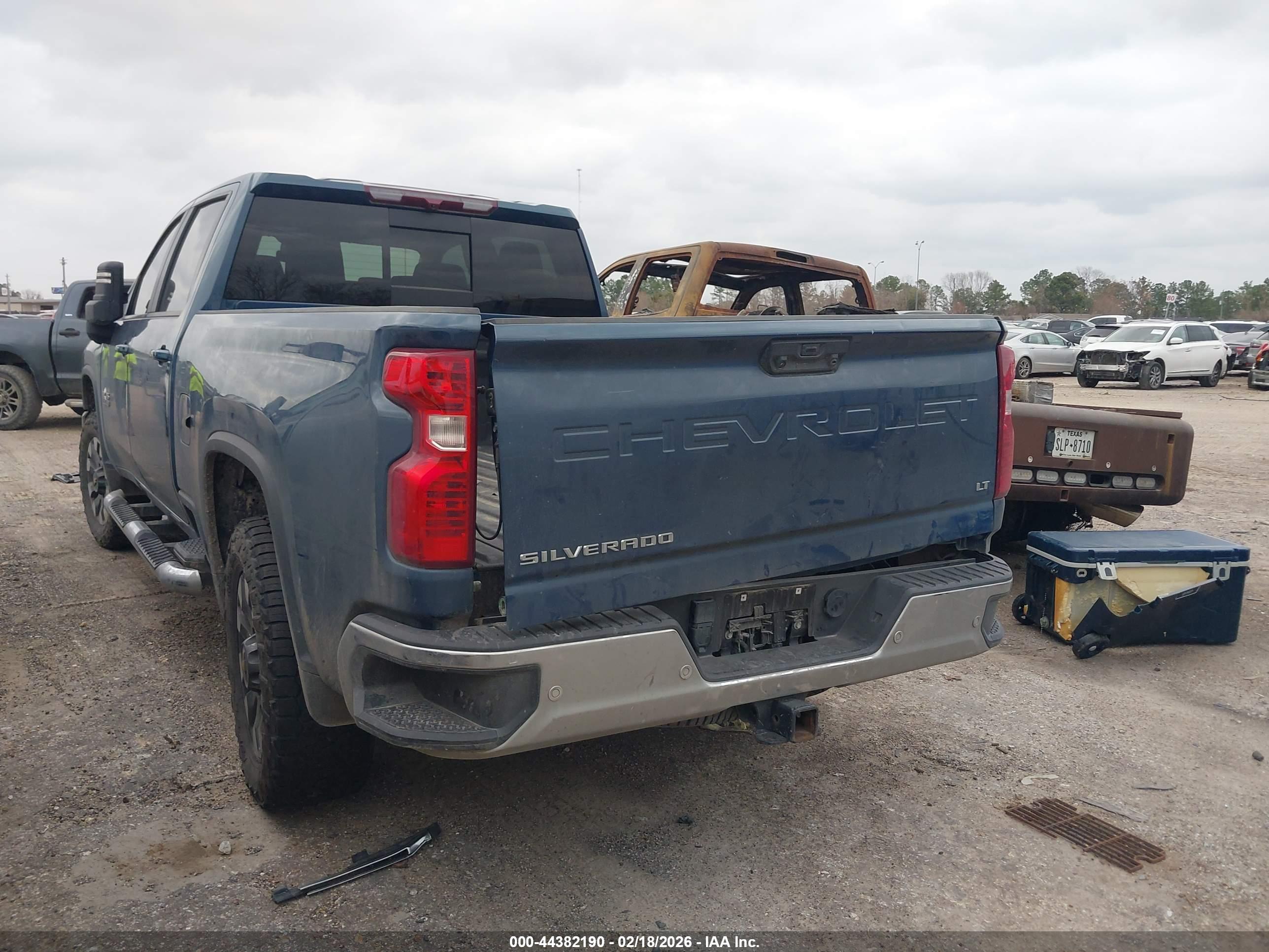 CHEVROLET SILVERADO image 3