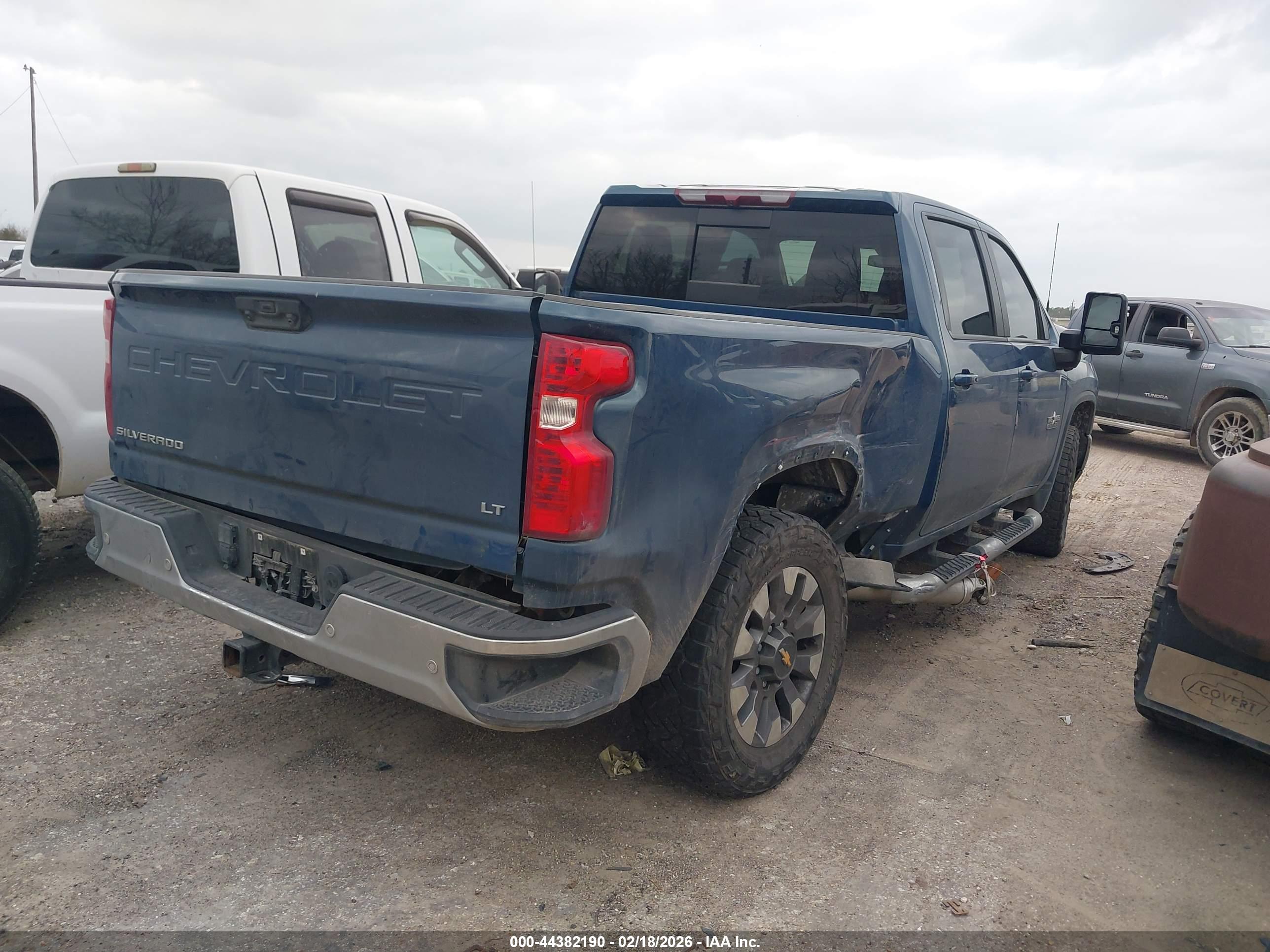 CHEVROLET SILVERADO image 4