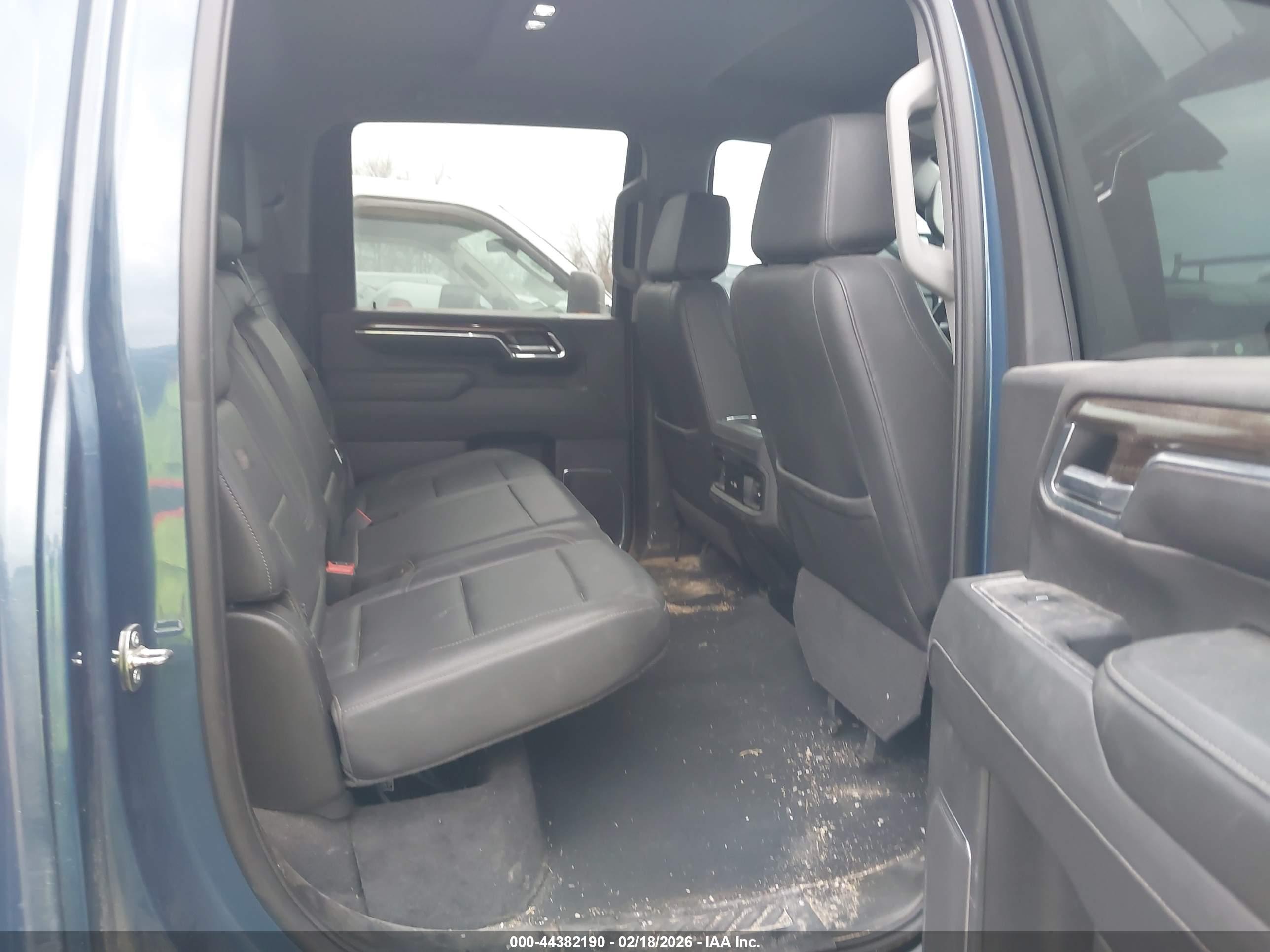 CHEVROLET SILVERADO image 8