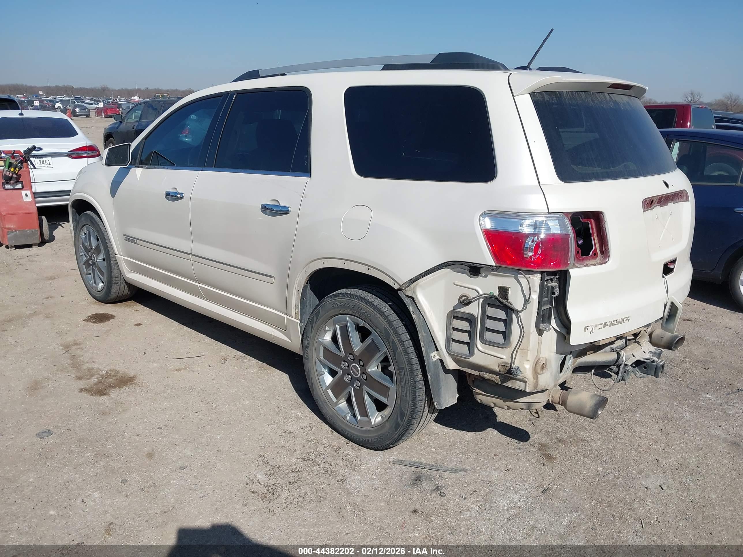 GMC ACADIA image 3