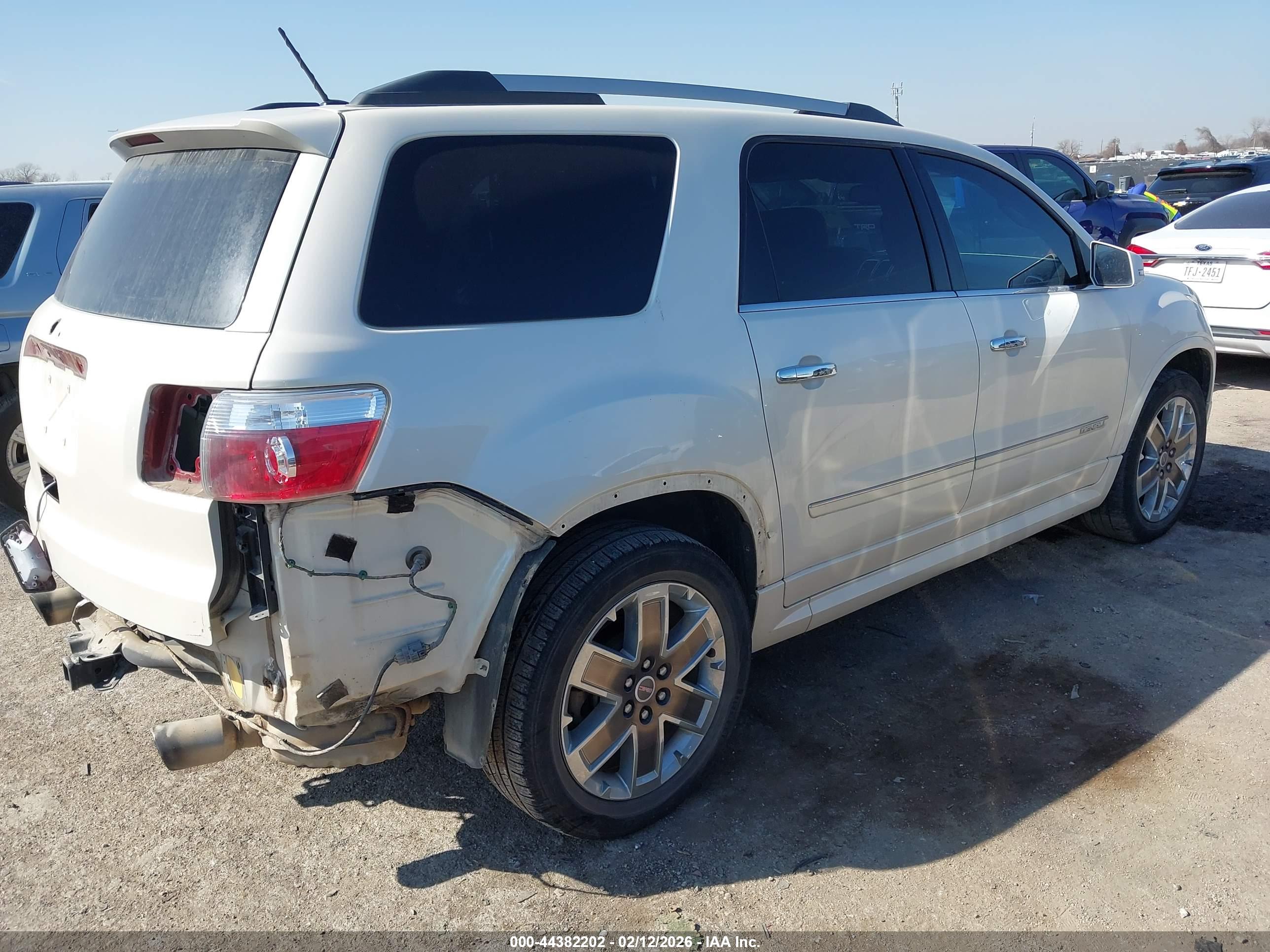 GMC ACADIA image 4