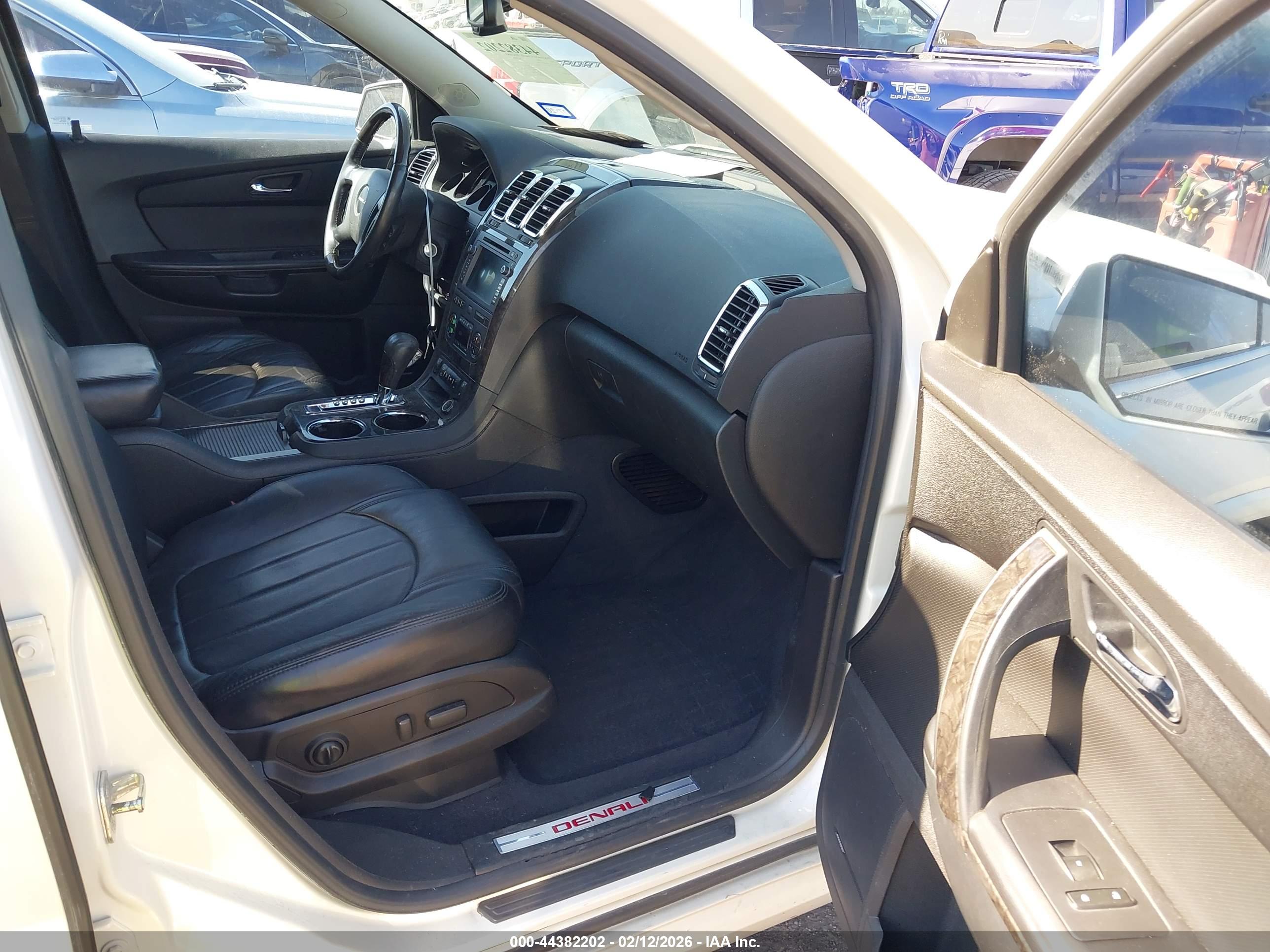 GMC ACADIA image 5