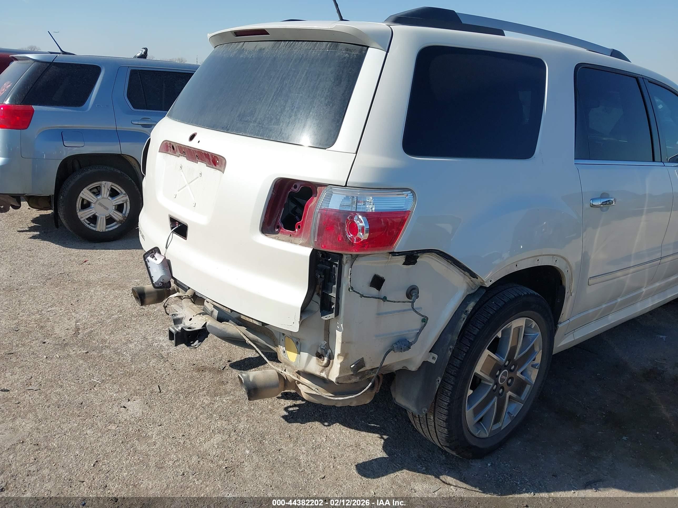 GMC ACADIA image 6