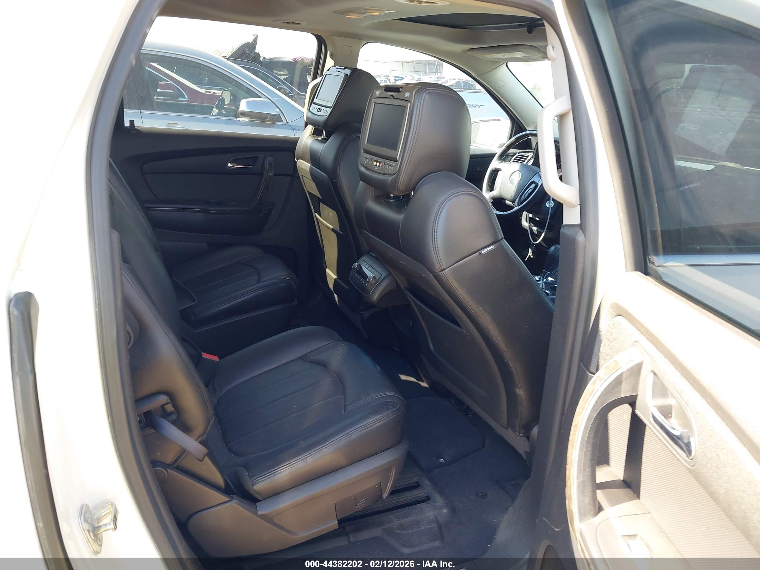 GMC ACADIA image 8