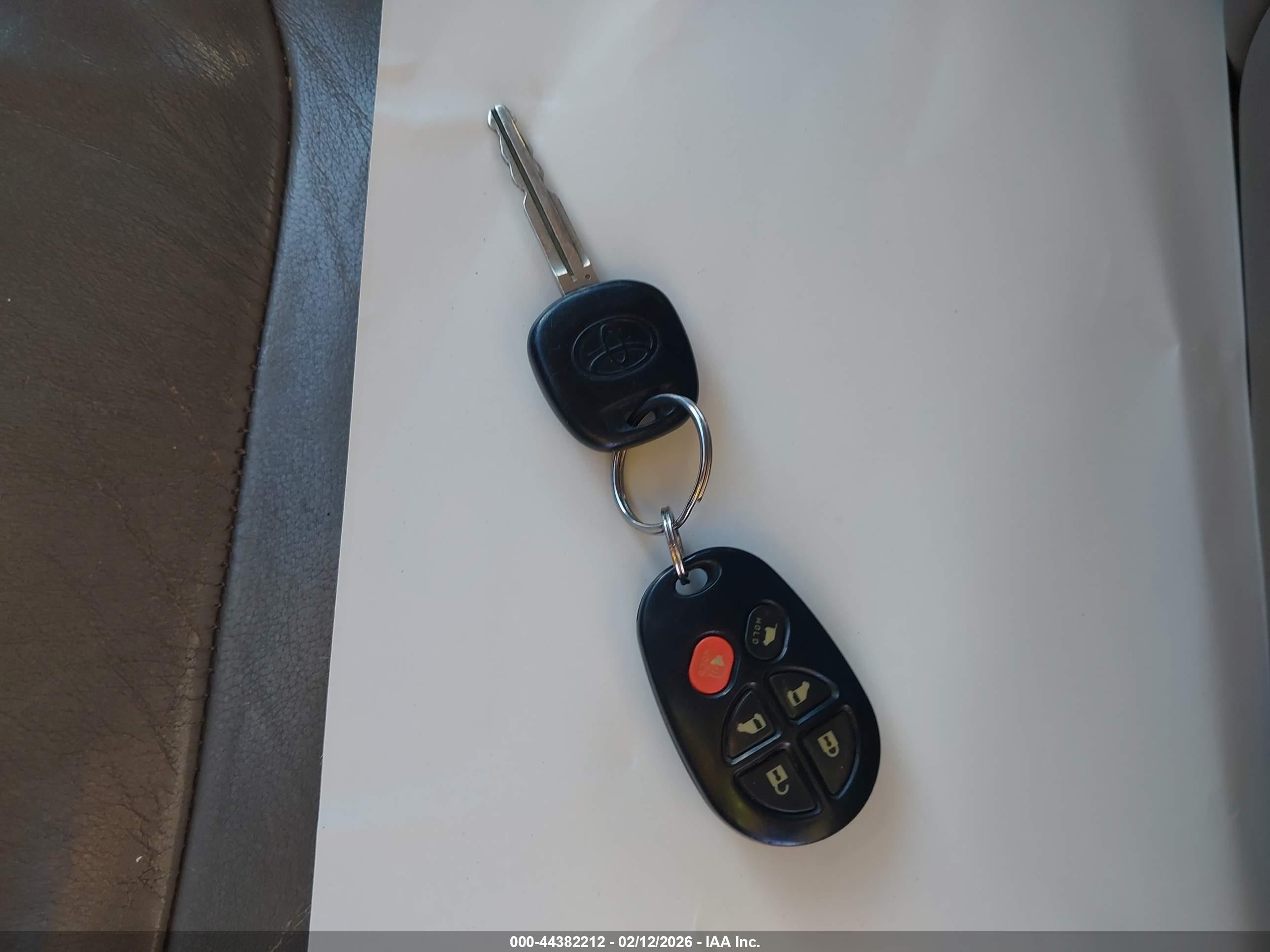 TOYOTA SIENNA image 11