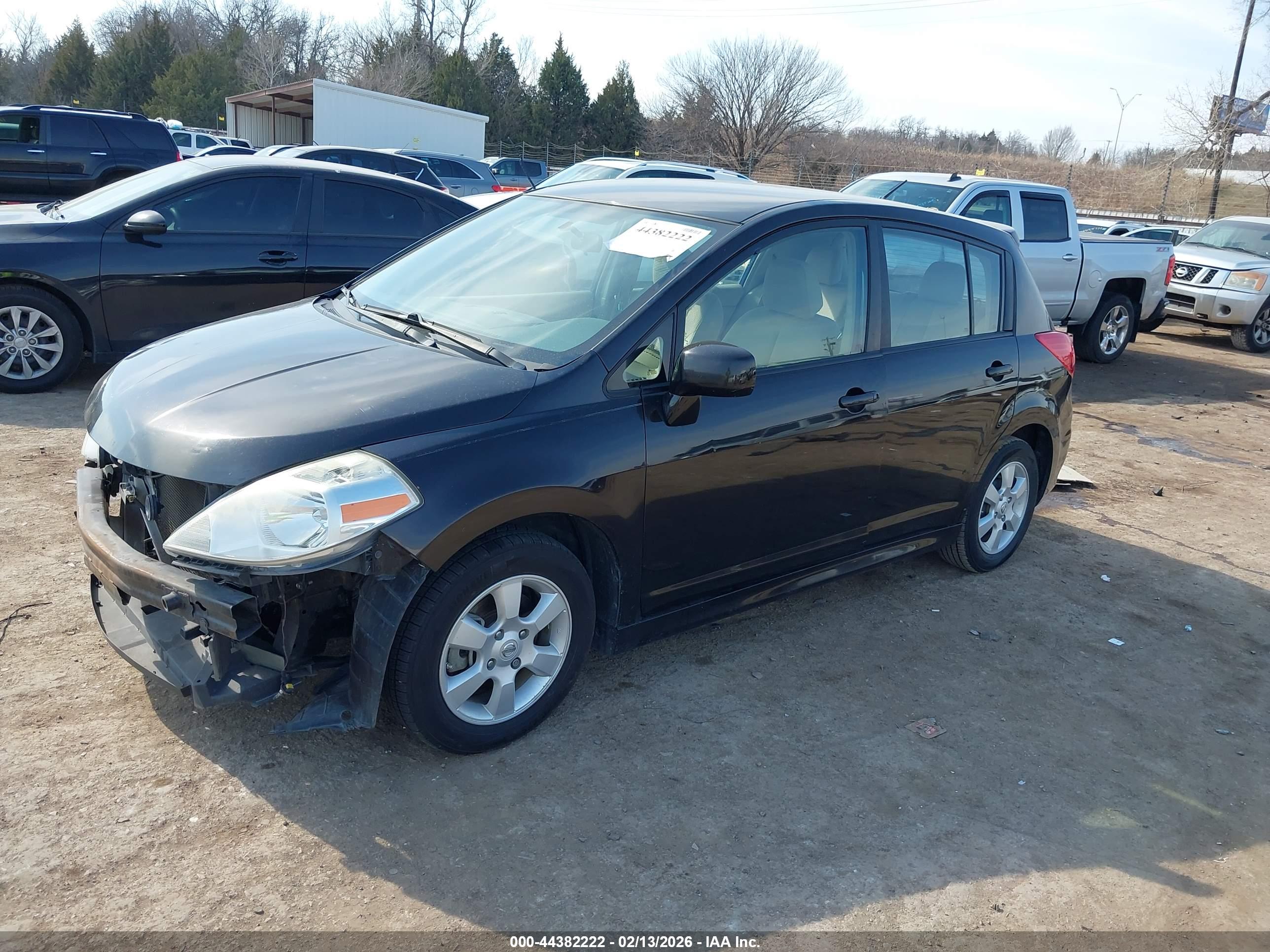 NISSAN VERSA image 2