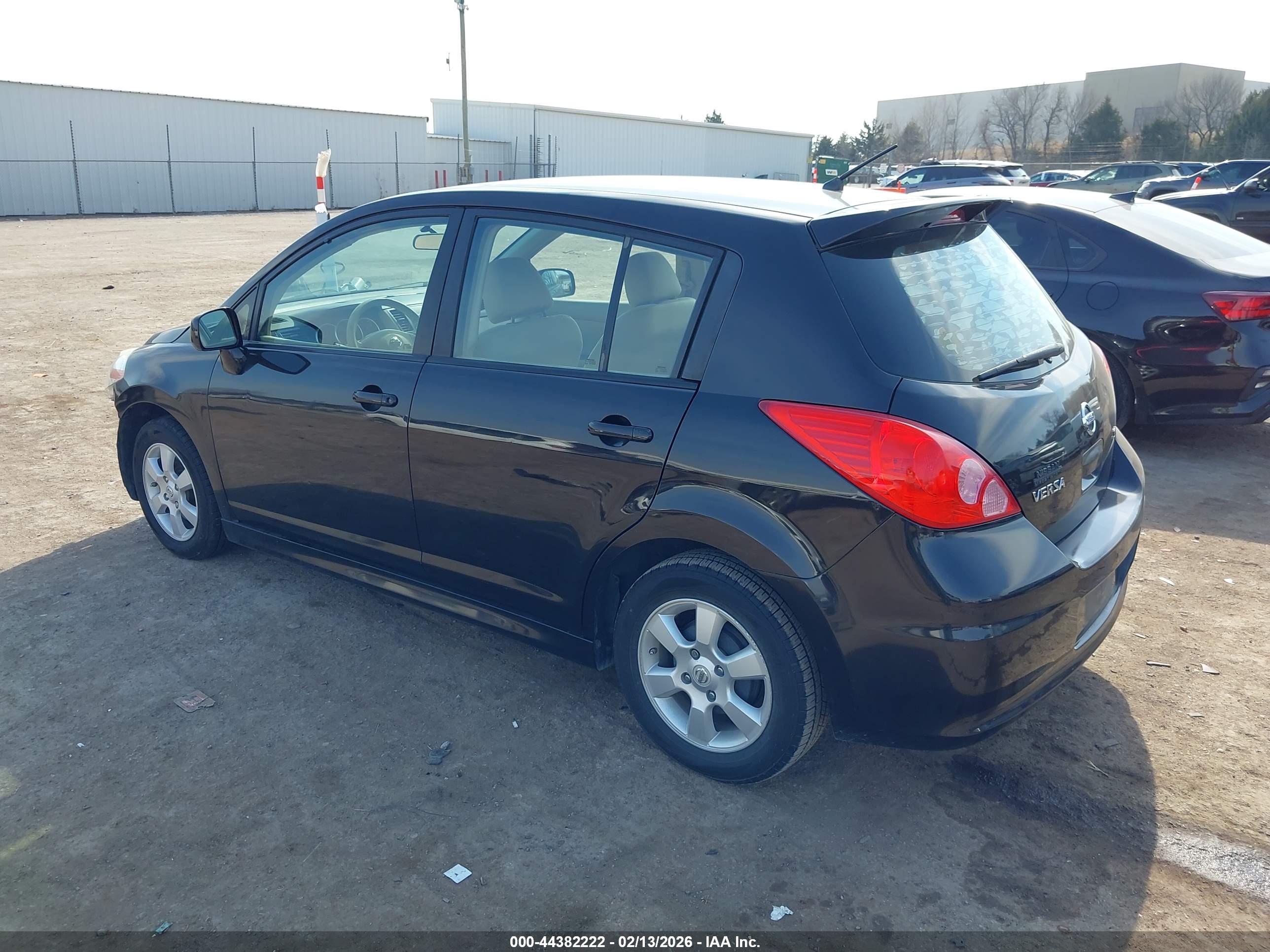 NISSAN VERSA image 3