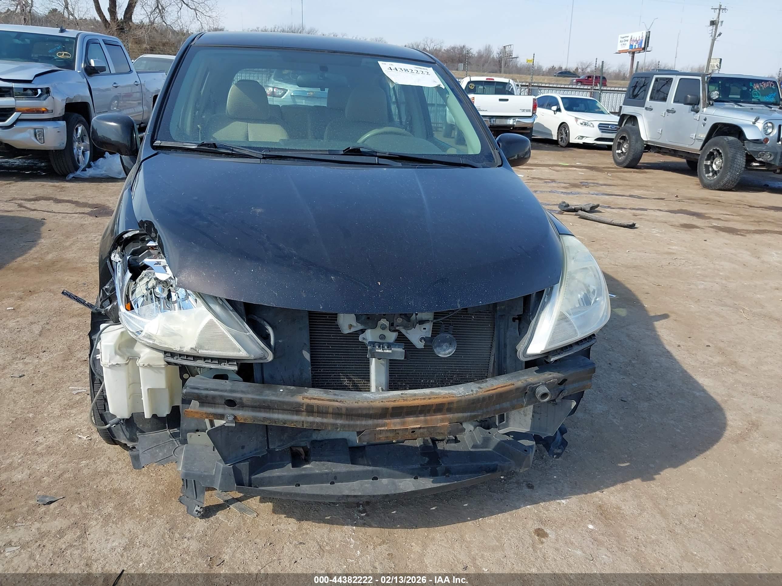 NISSAN VERSA image 6