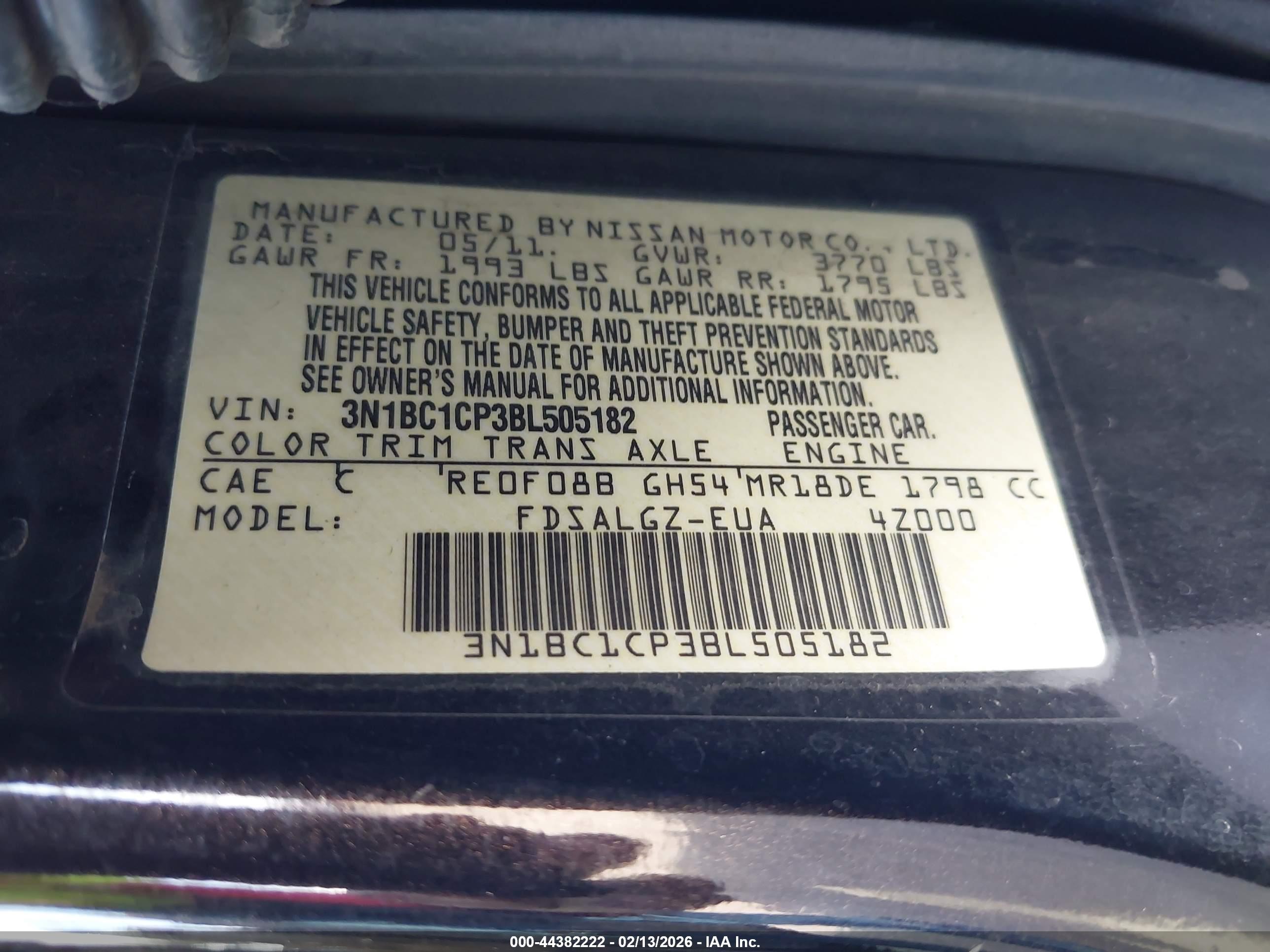 NISSAN VERSA image 9