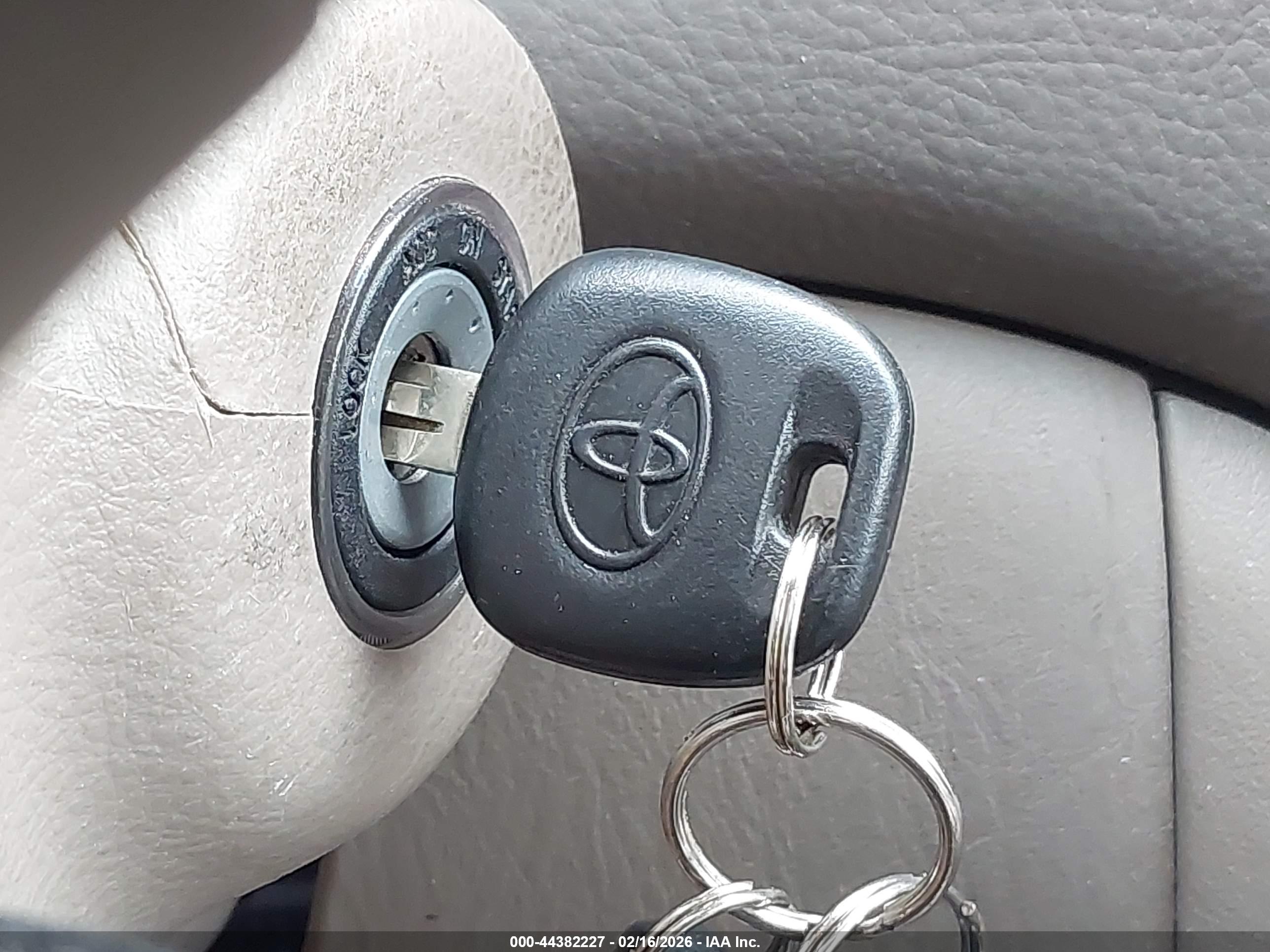 TOYOTA SIENNA image 11