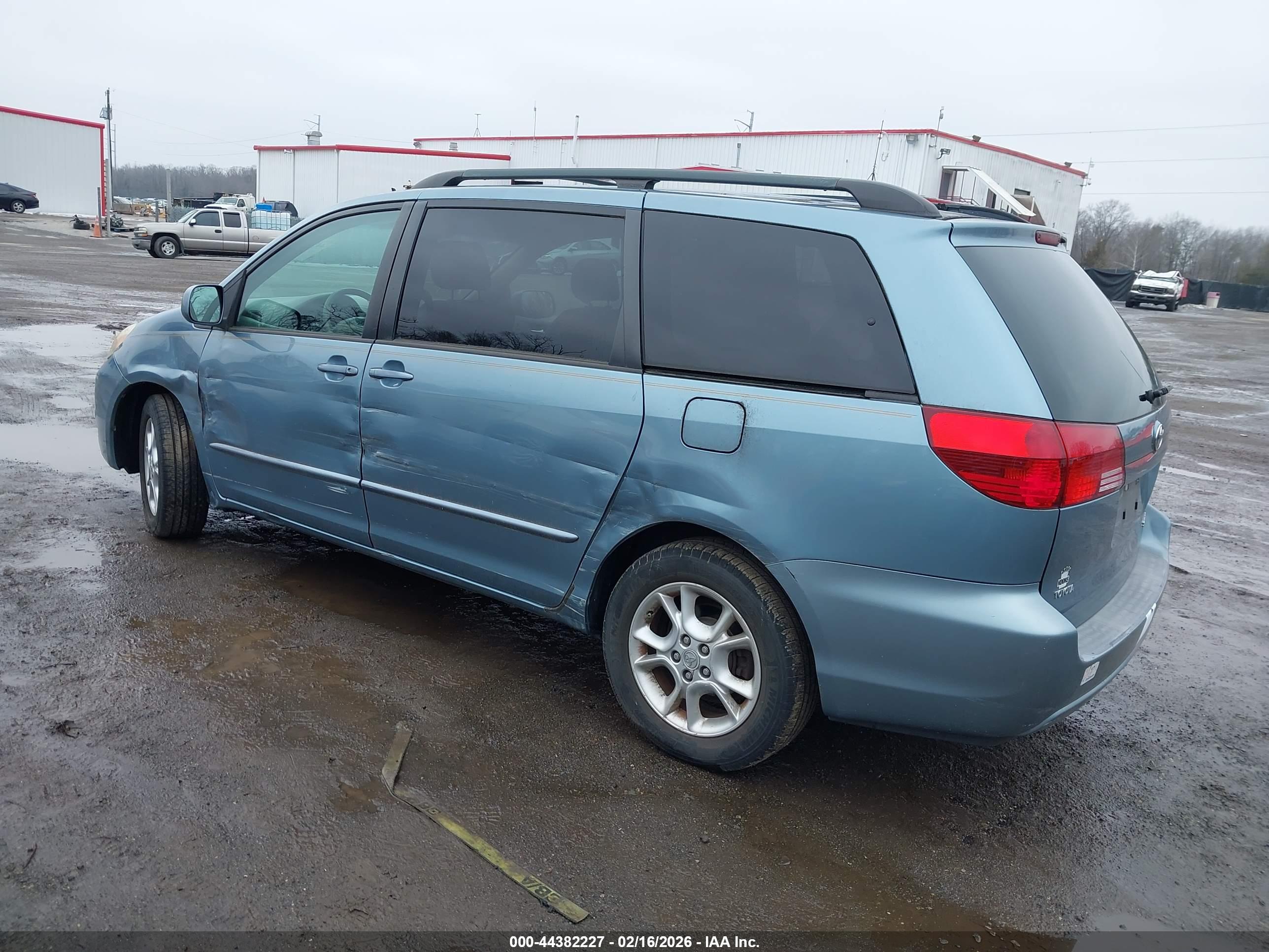TOYOTA SIENNA image 3