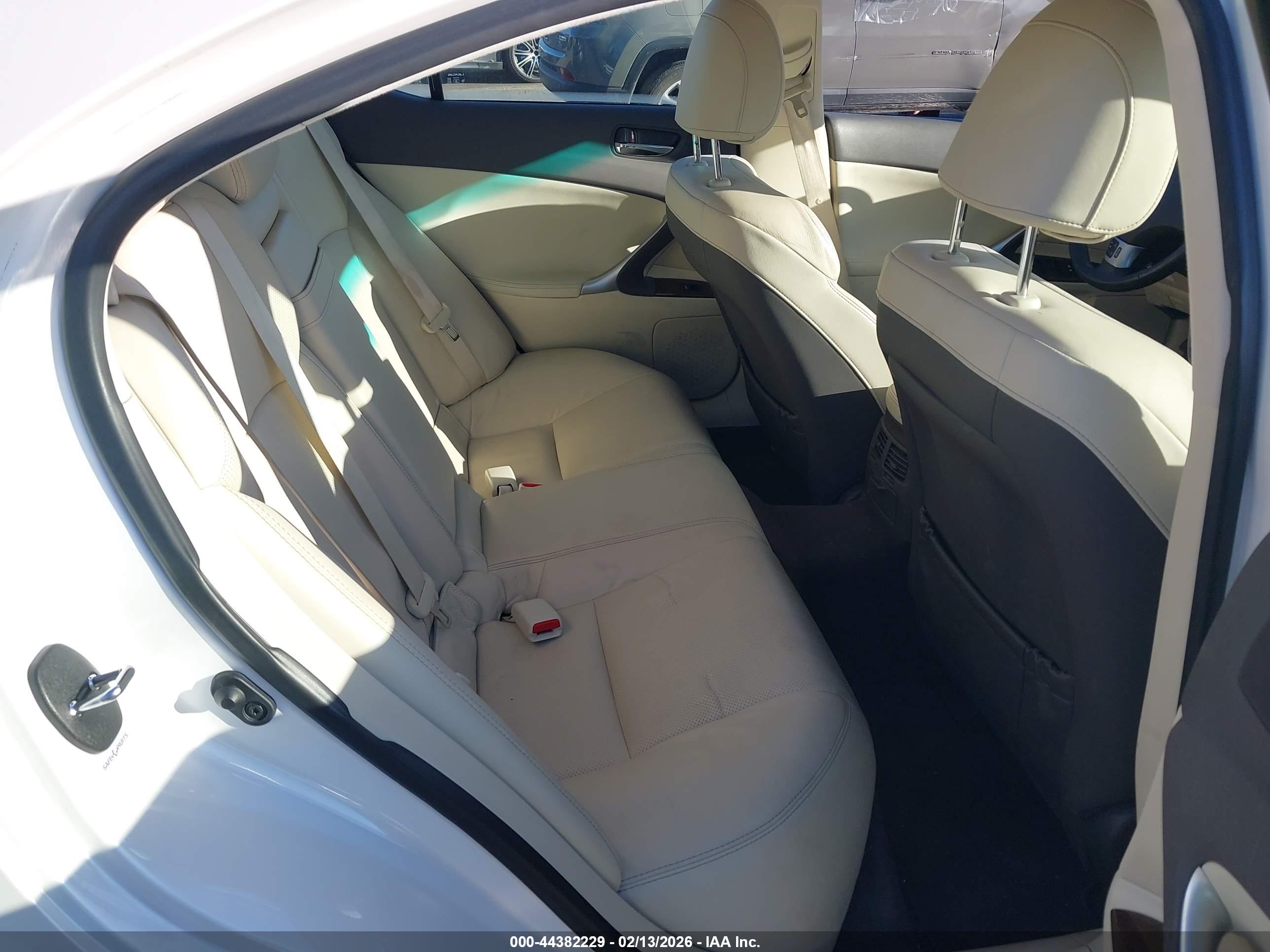 LEXUS IS image 8
