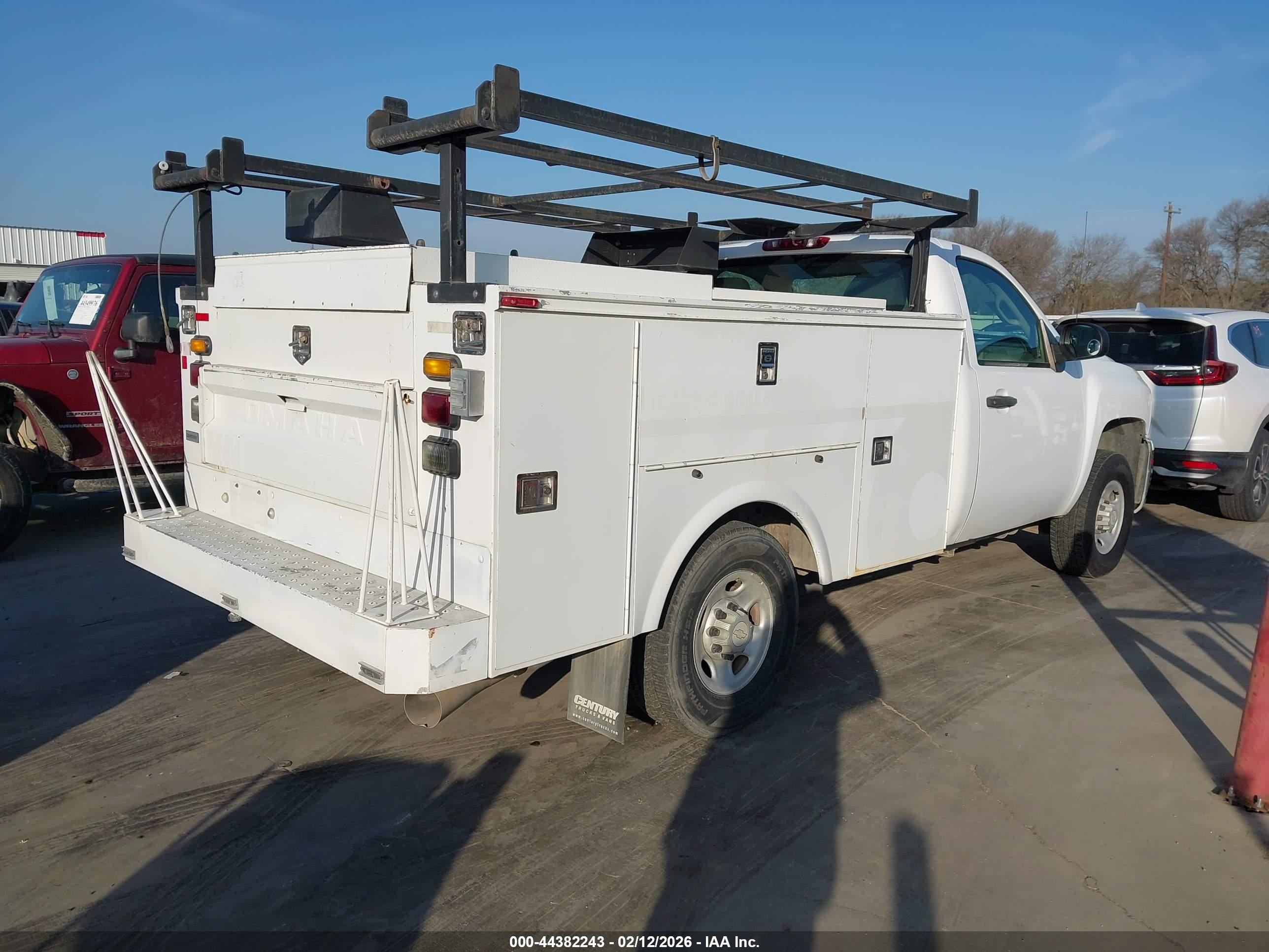 CHEVROLET SILVERADO image 4