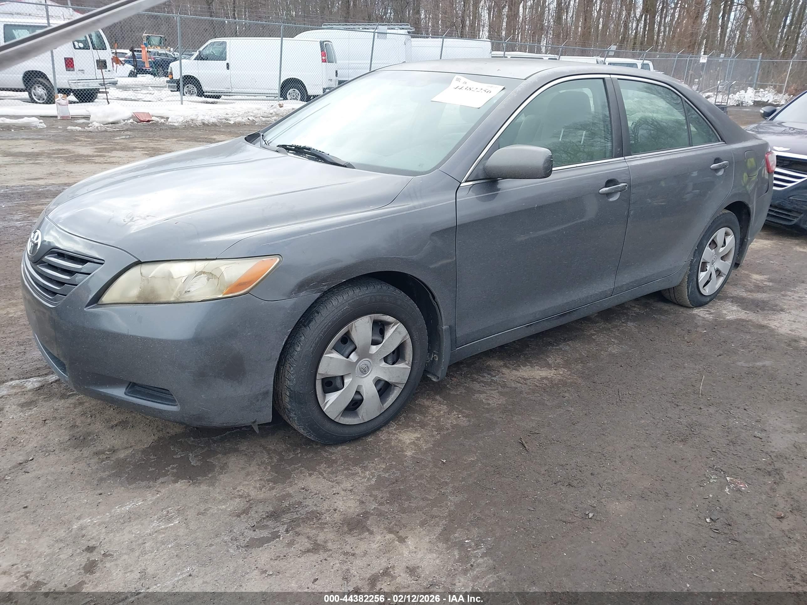 TOYOTA CAMRY image 2