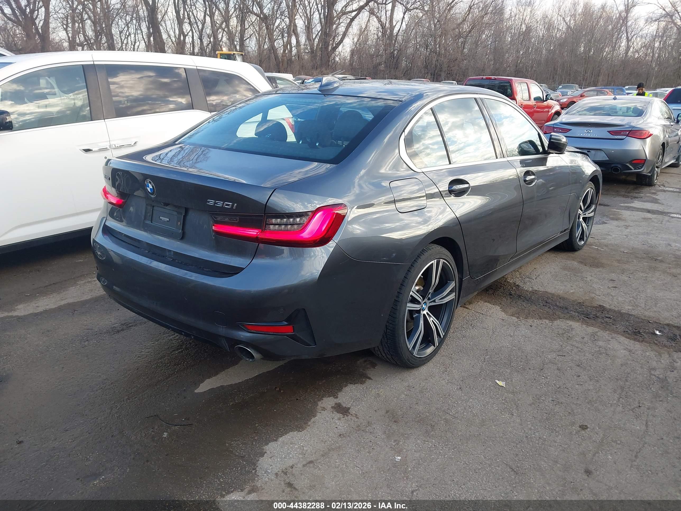 BMW 330I image 4