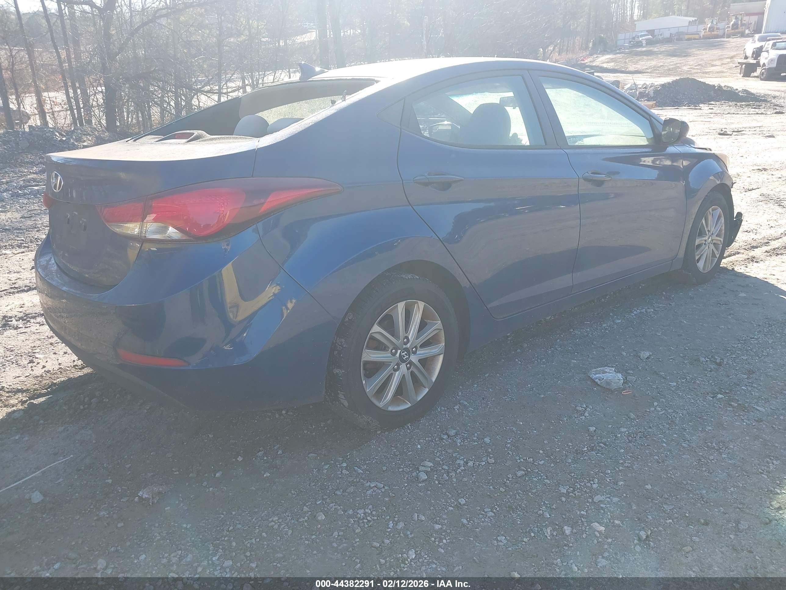 HYUNDAI ELANTRA image 4