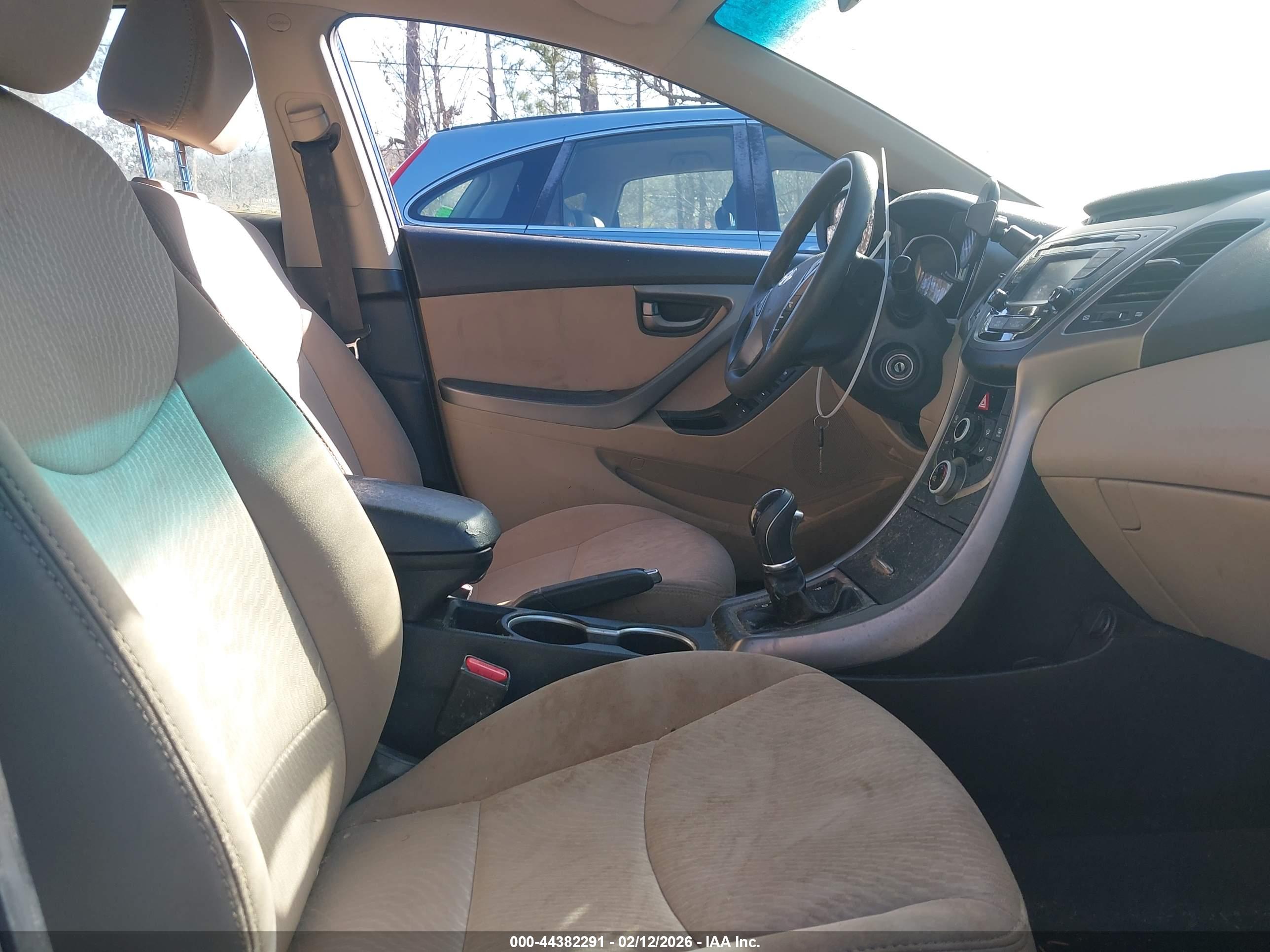 HYUNDAI ELANTRA image 5
