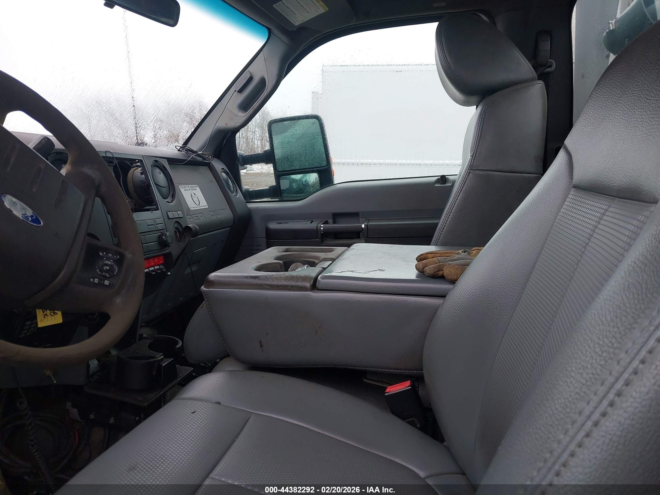 FORD F-550 image 8