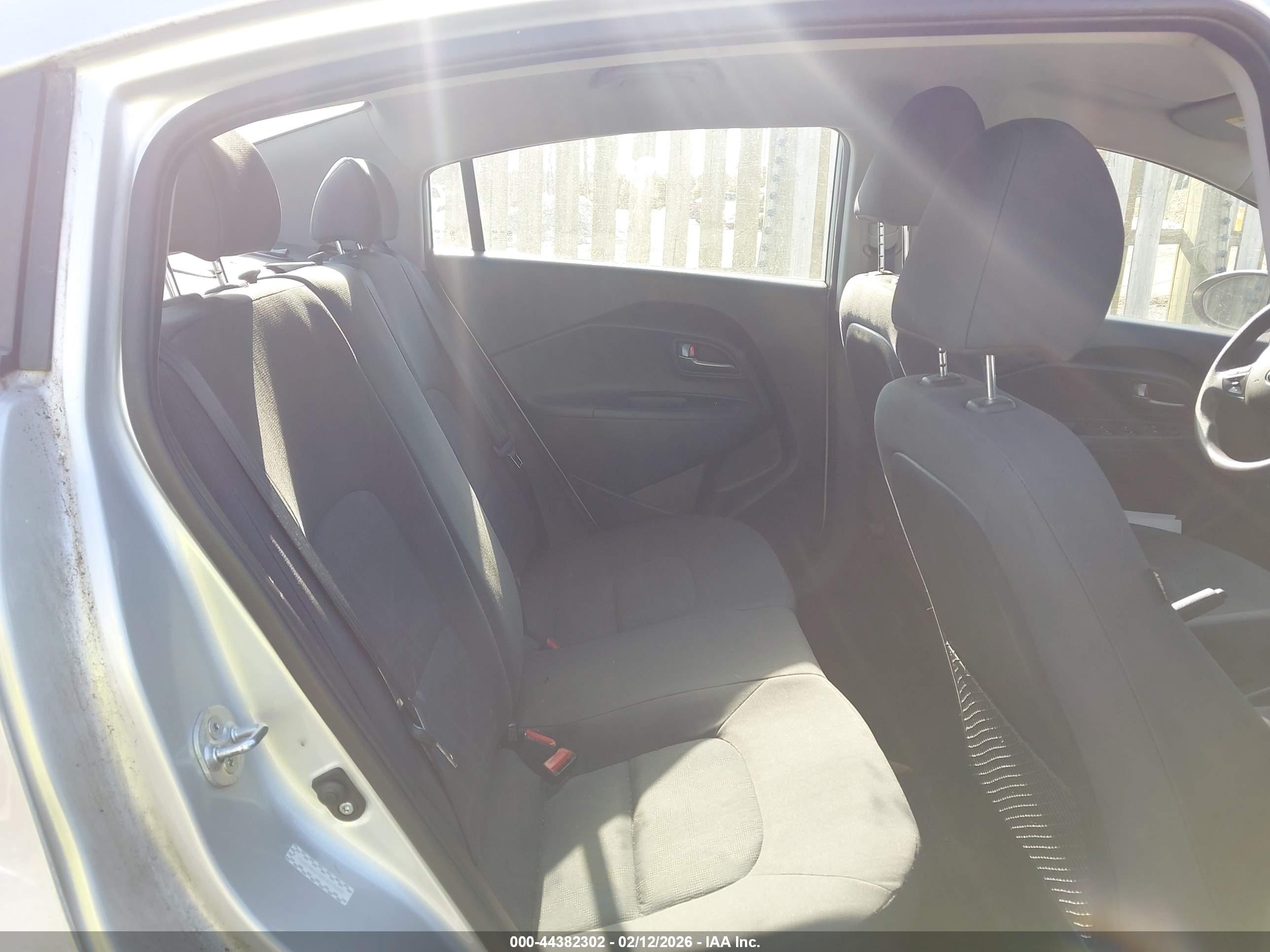 KIA RIO image 8