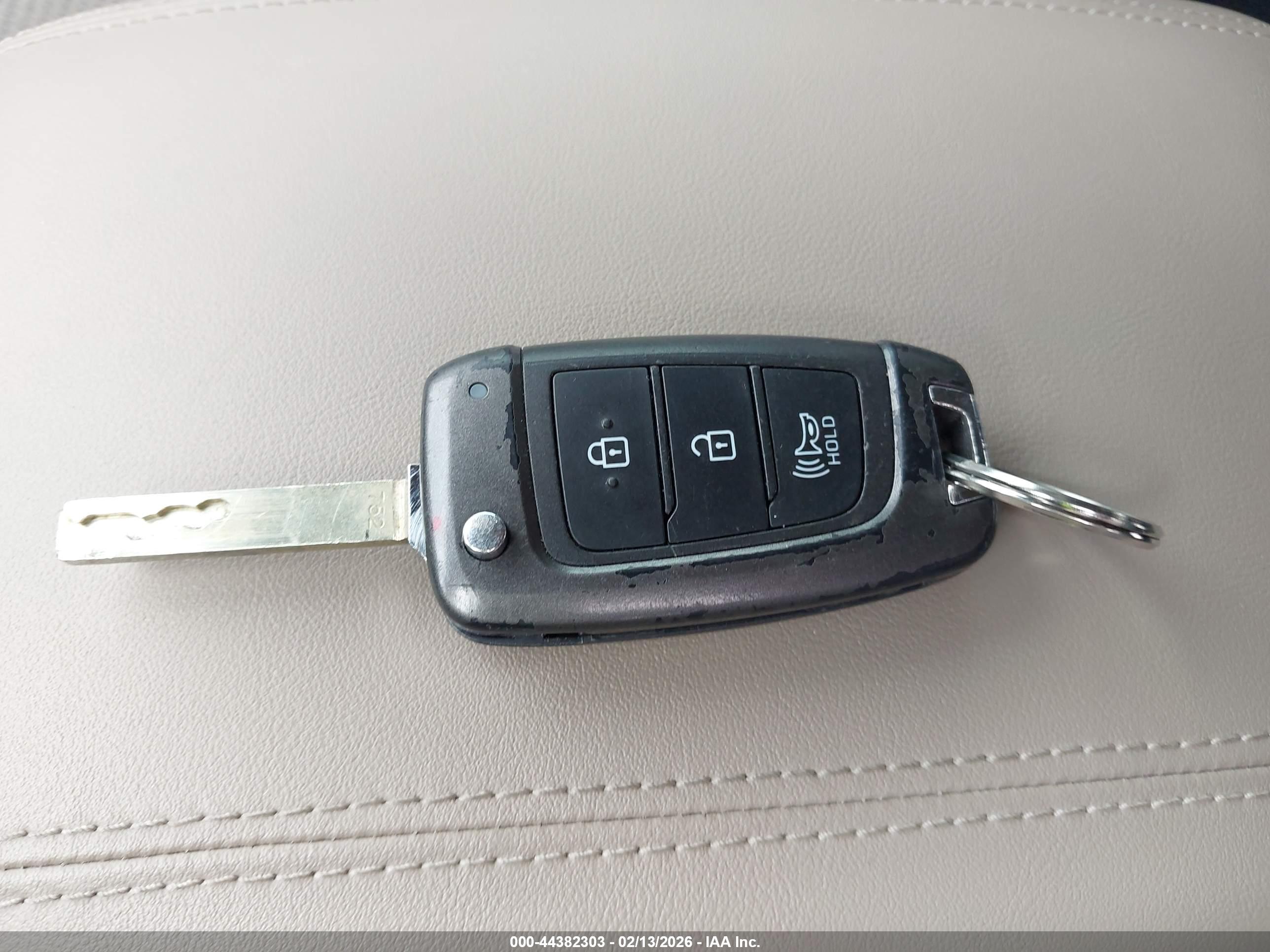 HYUNDAI SANTA image 11