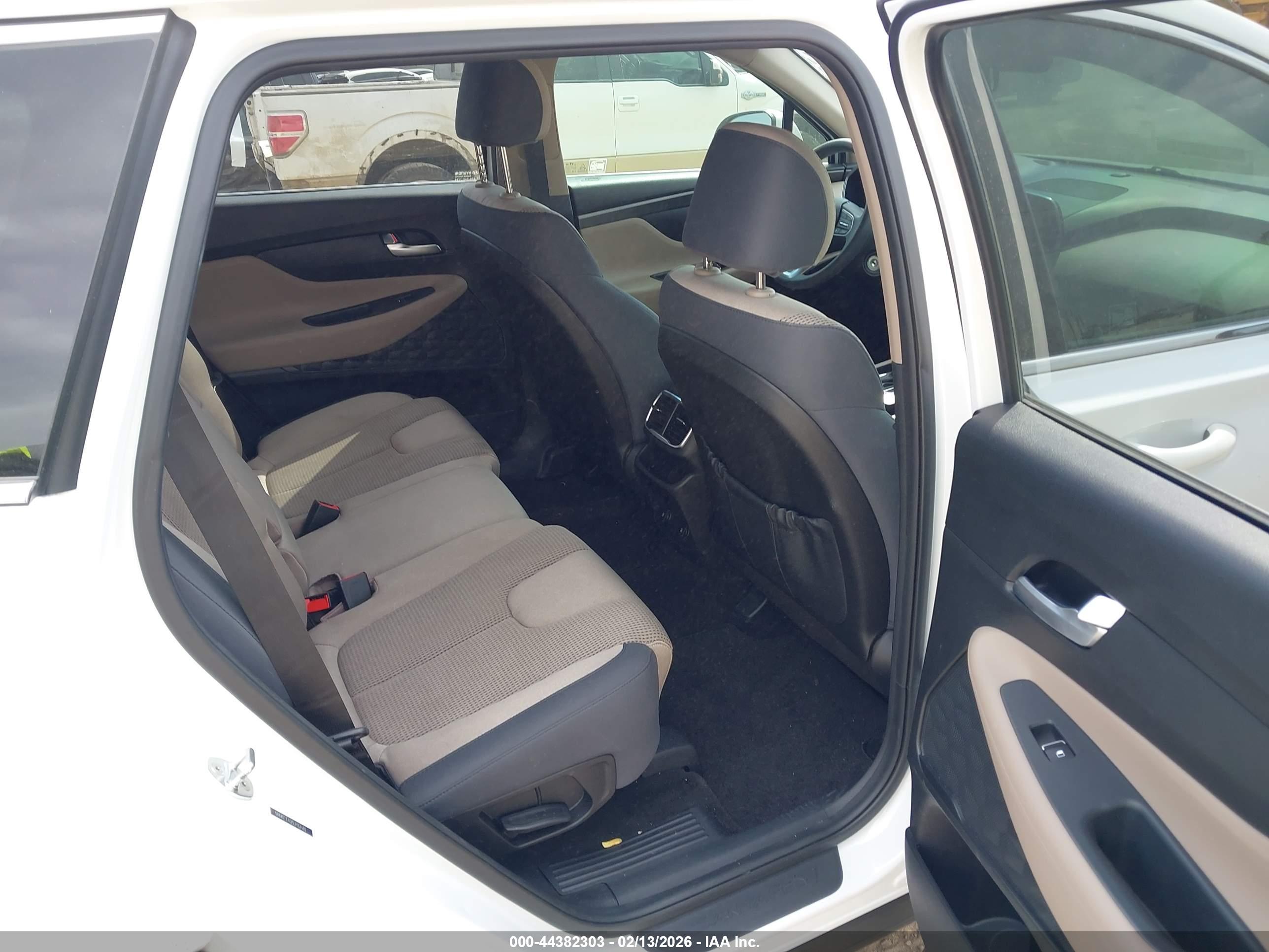 HYUNDAI SANTA image 8