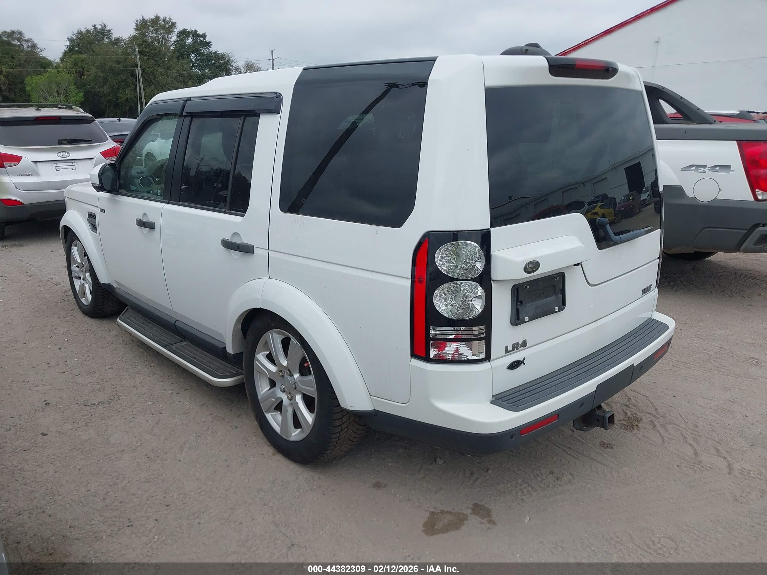 LAND ROVER image 3