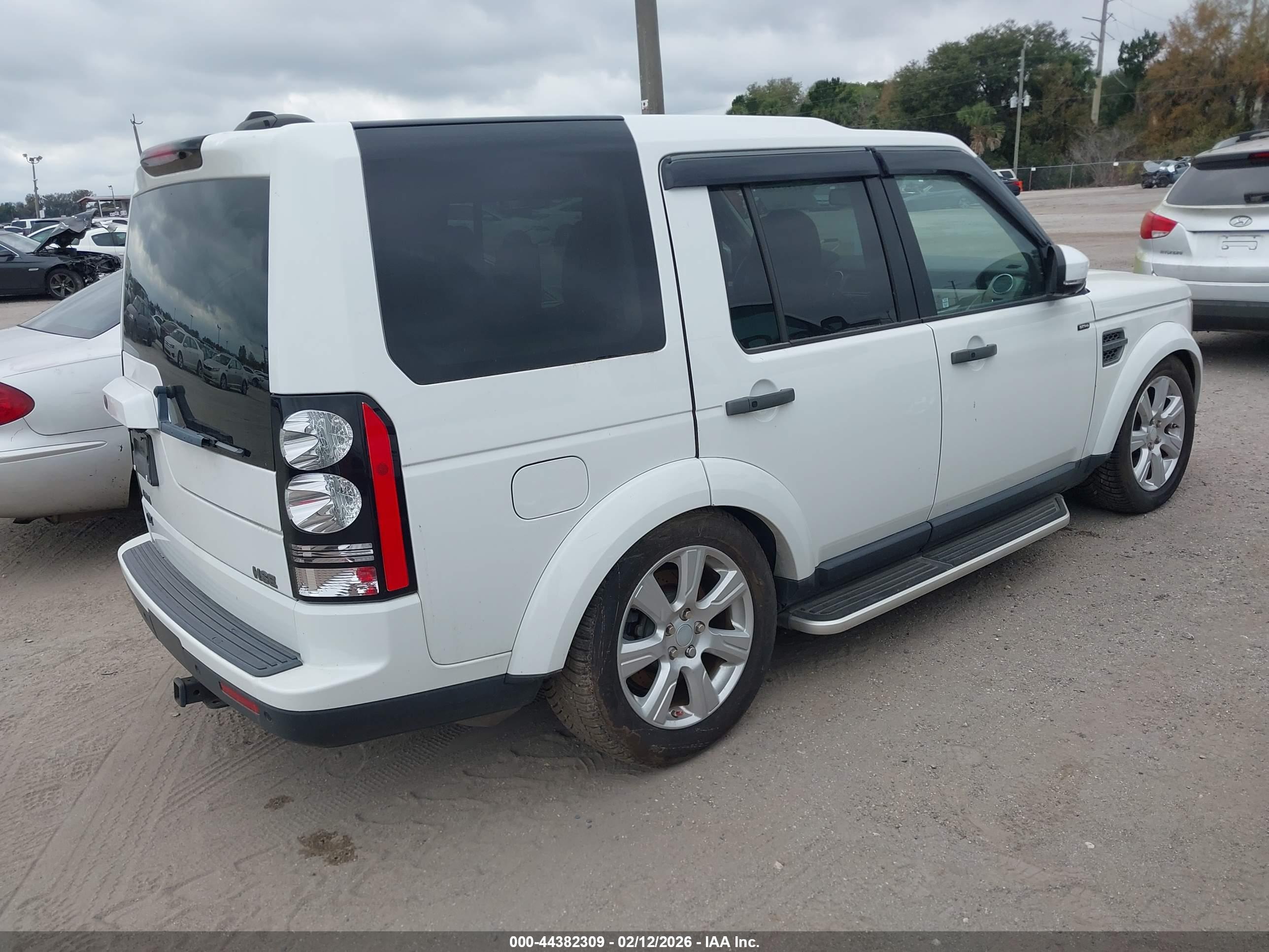 LAND ROVER image 4