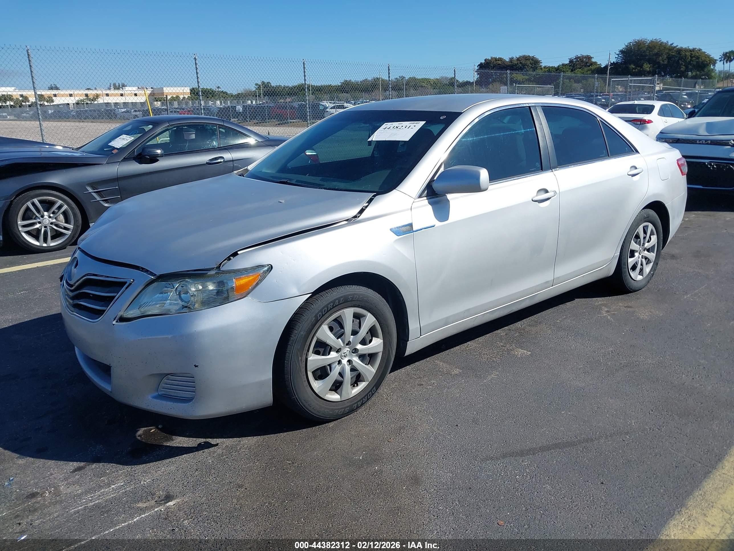TOYOTA CAMRY image 2