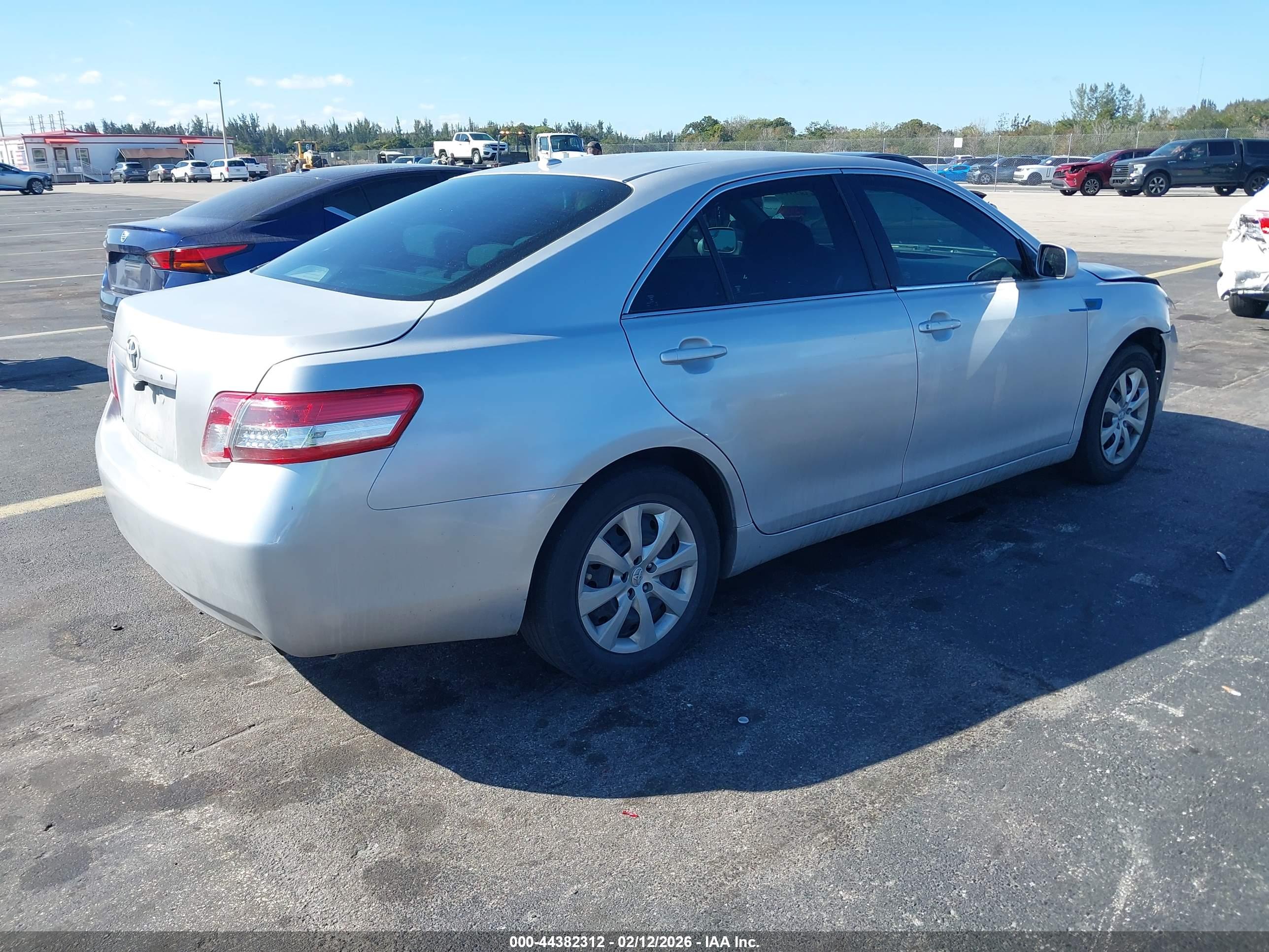 TOYOTA CAMRY image 4