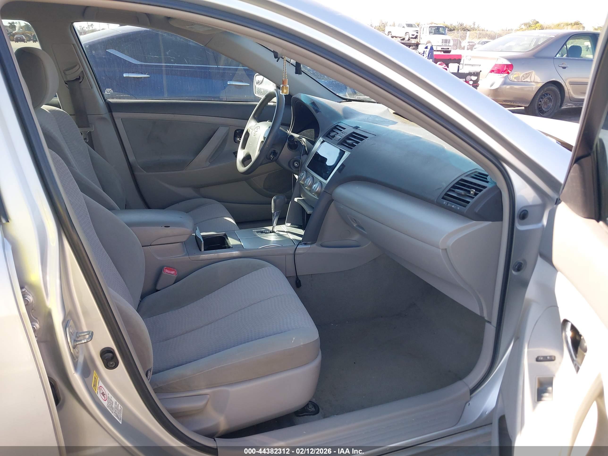 TOYOTA CAMRY image 5
