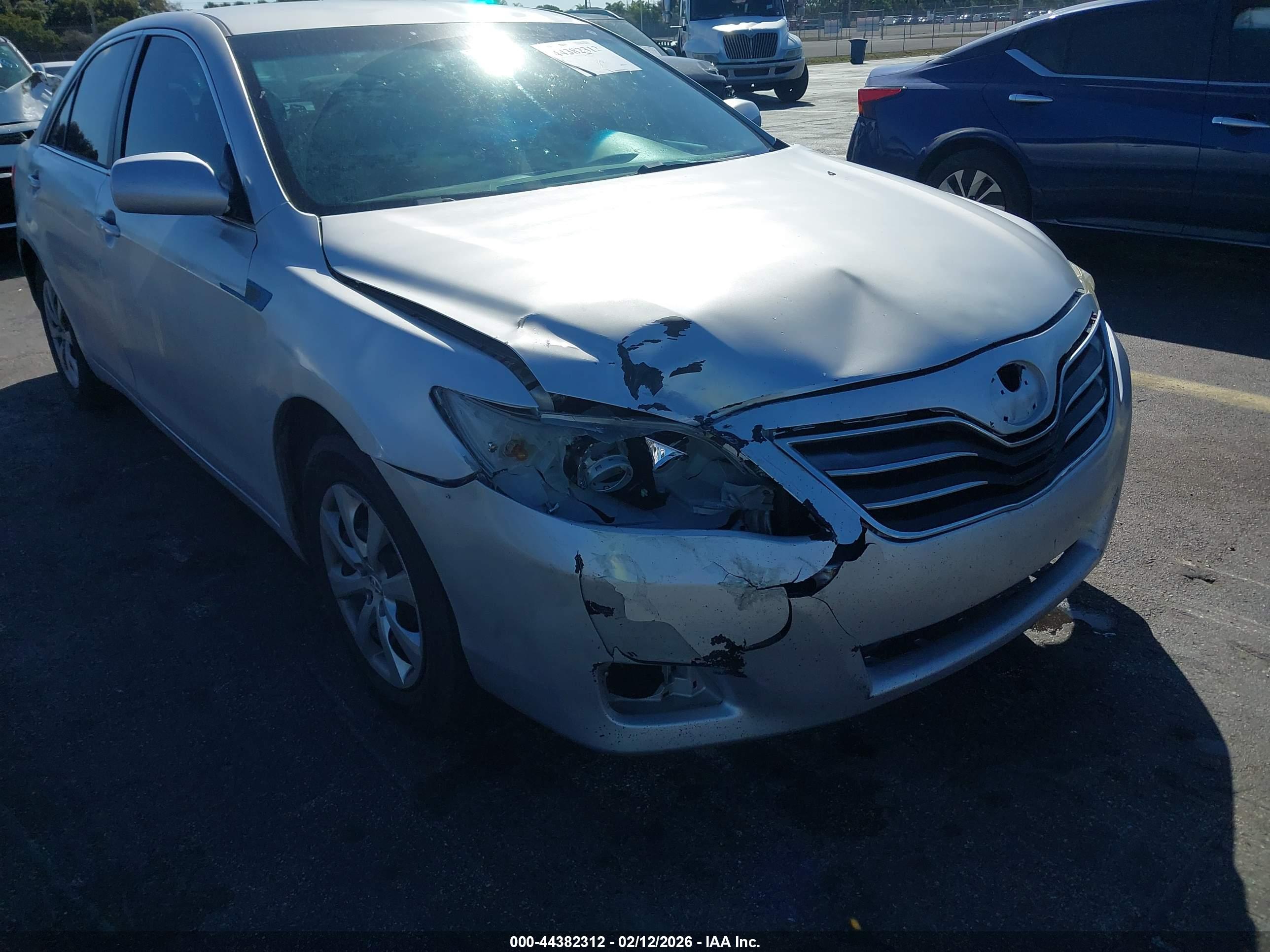 TOYOTA CAMRY image 6