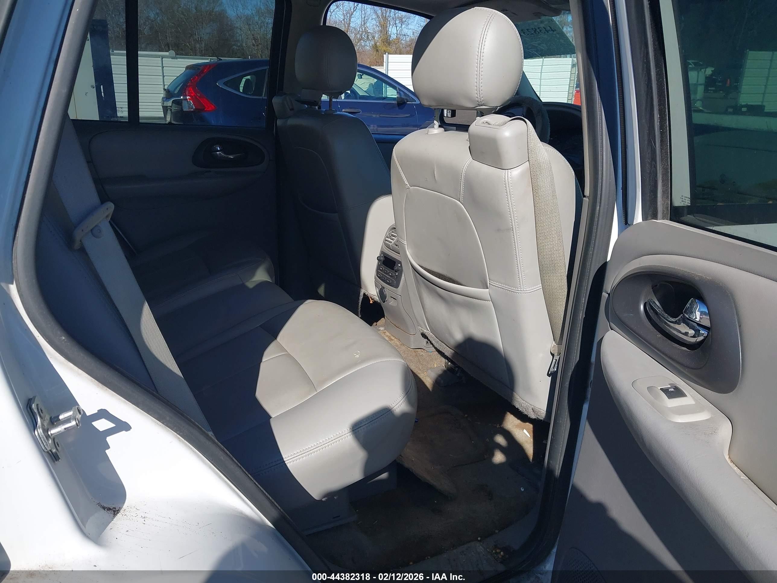 CHEVROLET TRAILBLAZER image 8