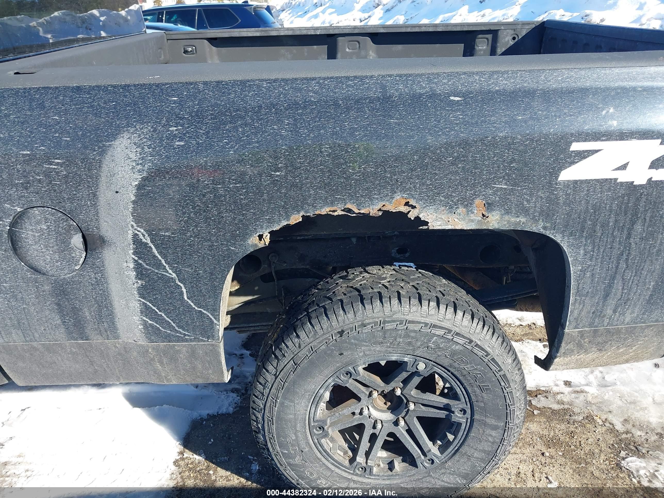 CHEVROLET SILVERADO image 6