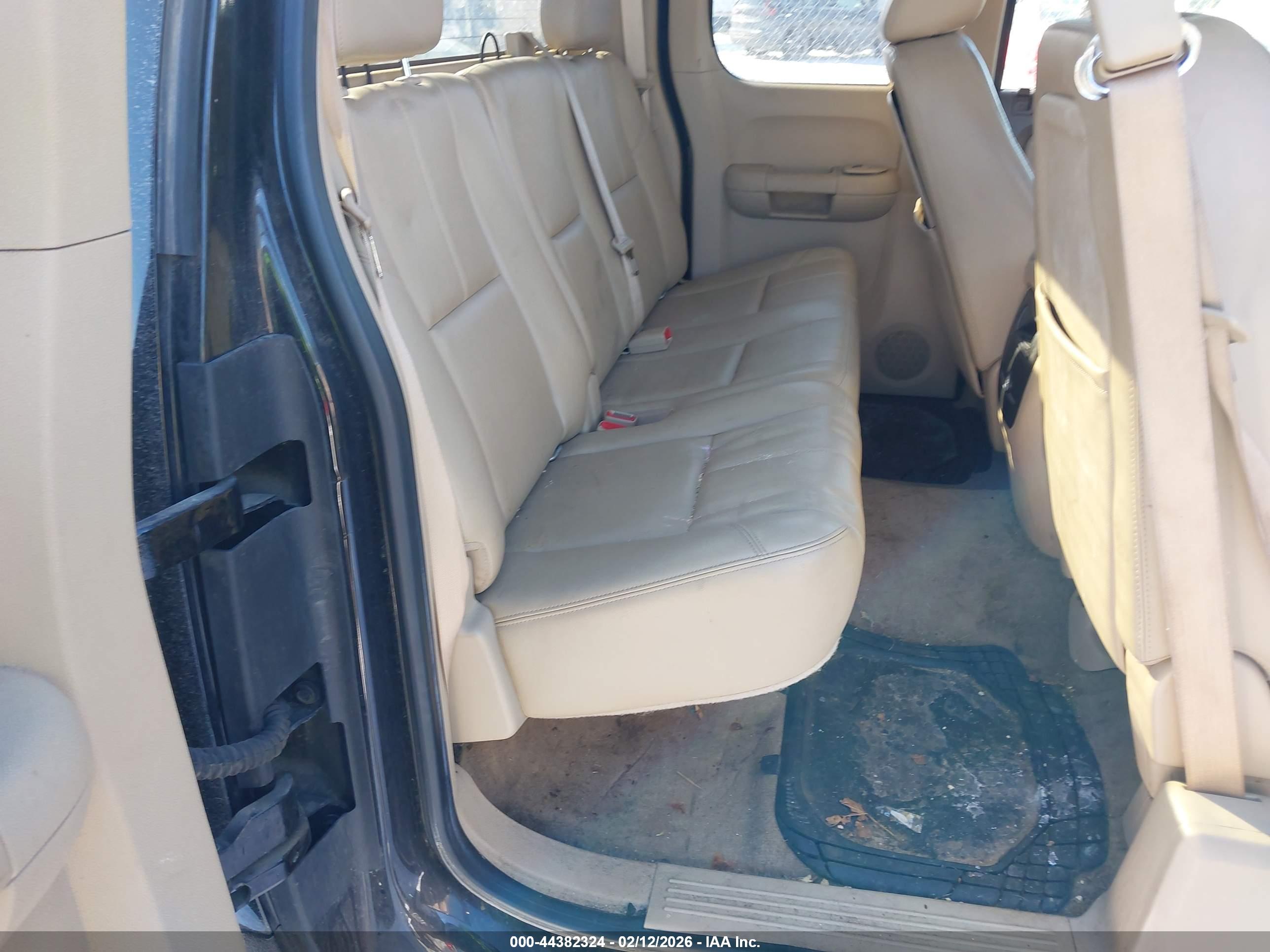 CHEVROLET SILVERADO image 8