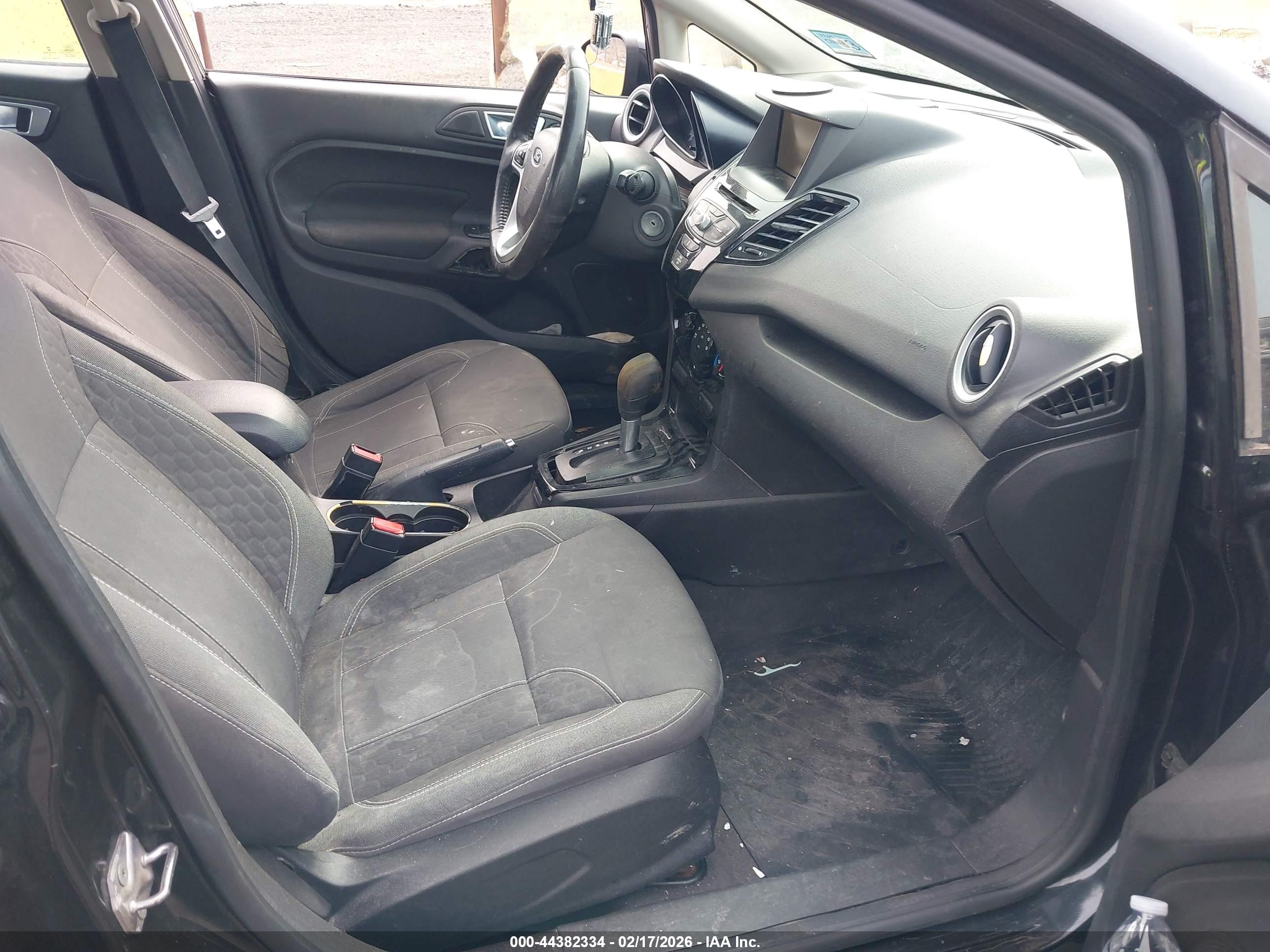 FORD FIESTA image 5