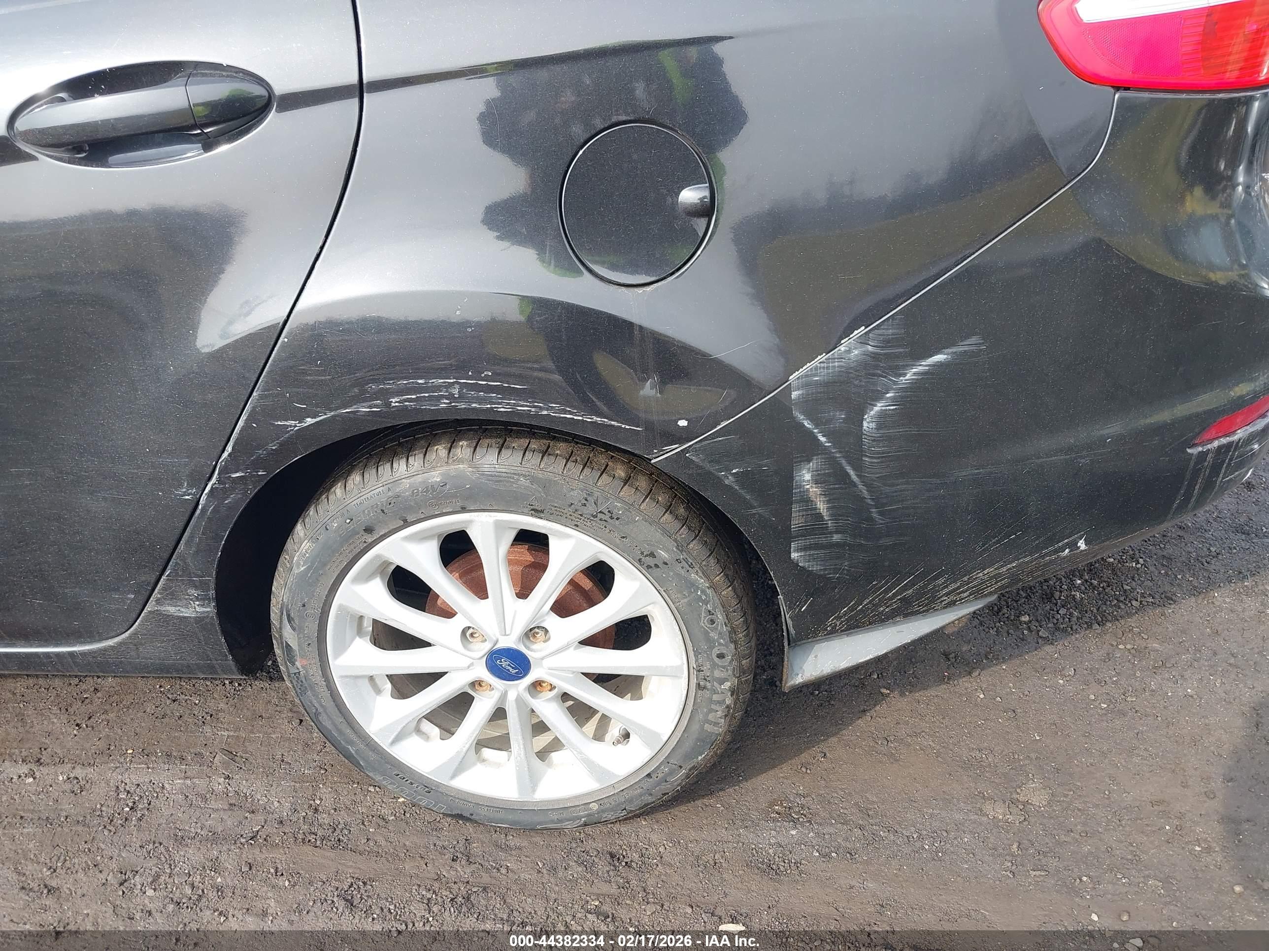 FORD FIESTA image 6
