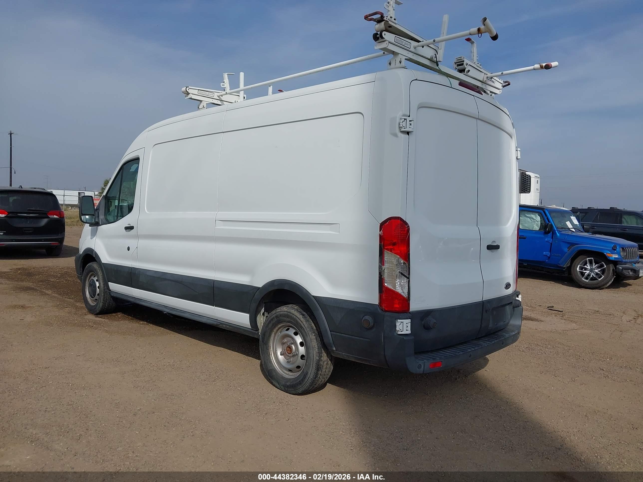 FORD TRANSIT-250 image 3
